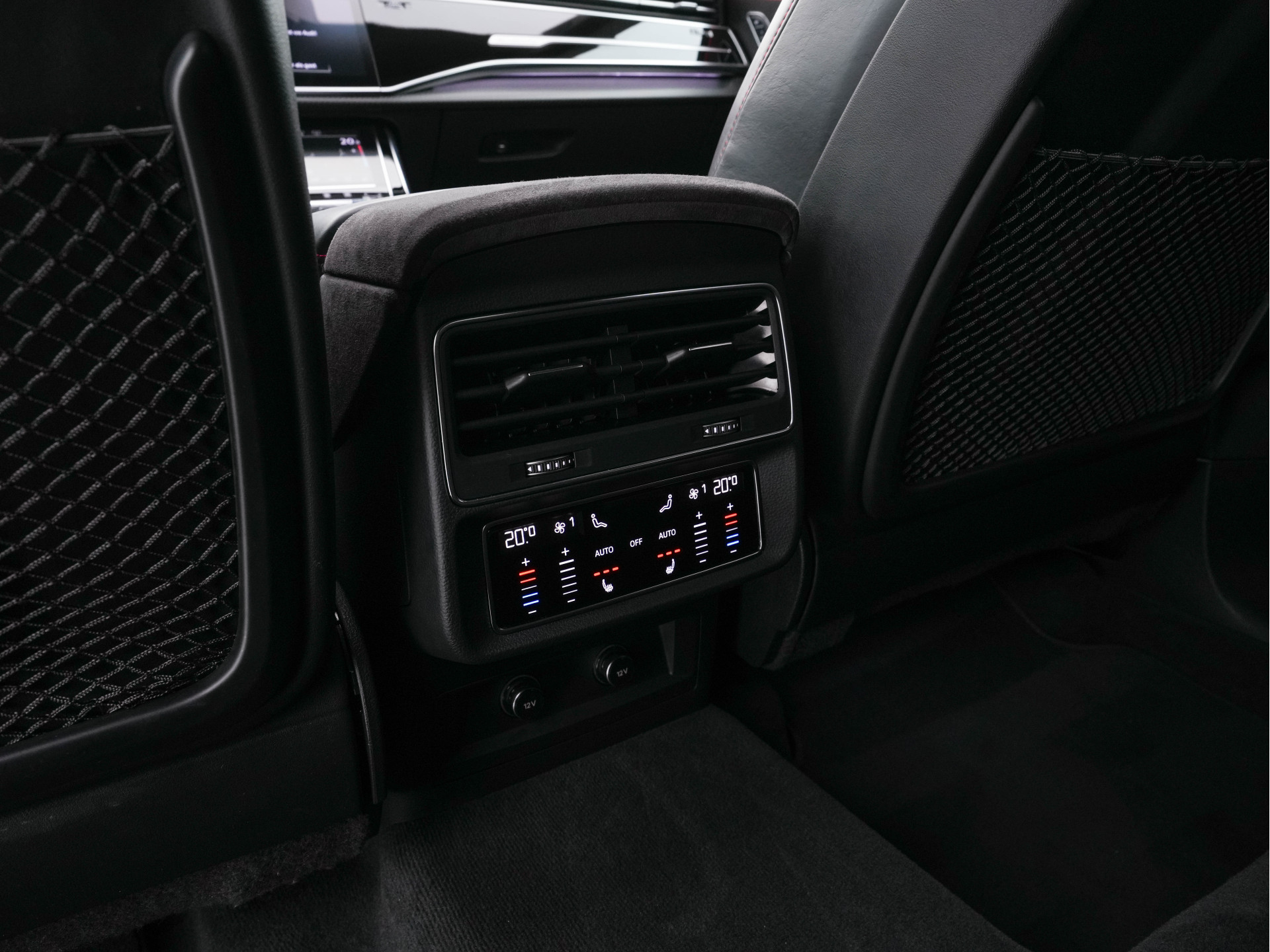 Audi RS Q8 4.0 TFSI Quattro * PANO | MILLTEK-EXHAUST | CERAMIC-BRAKES | CARBON-PACK | LEATHER | MEMORY-PACK | 4-WHEEL-STEERING | AIRSUSPENSION | BANG&OLUFSEN | ADAPTIVE-CRUISE | BLINDSPOT | TOPVIEW | SOFTCLOSE |  ....