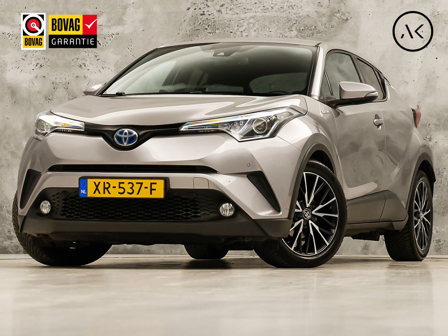 Toyota C-HR 1.8 Hybrid Sport Automaat (NAVIGATIE, CAMERA, STUUR/STOELVERWARMING, GETINT GLAS, SPORTSTOELEN, ADAPTIVE CRUISE, KEYLESS, NIEUWSTAAT)