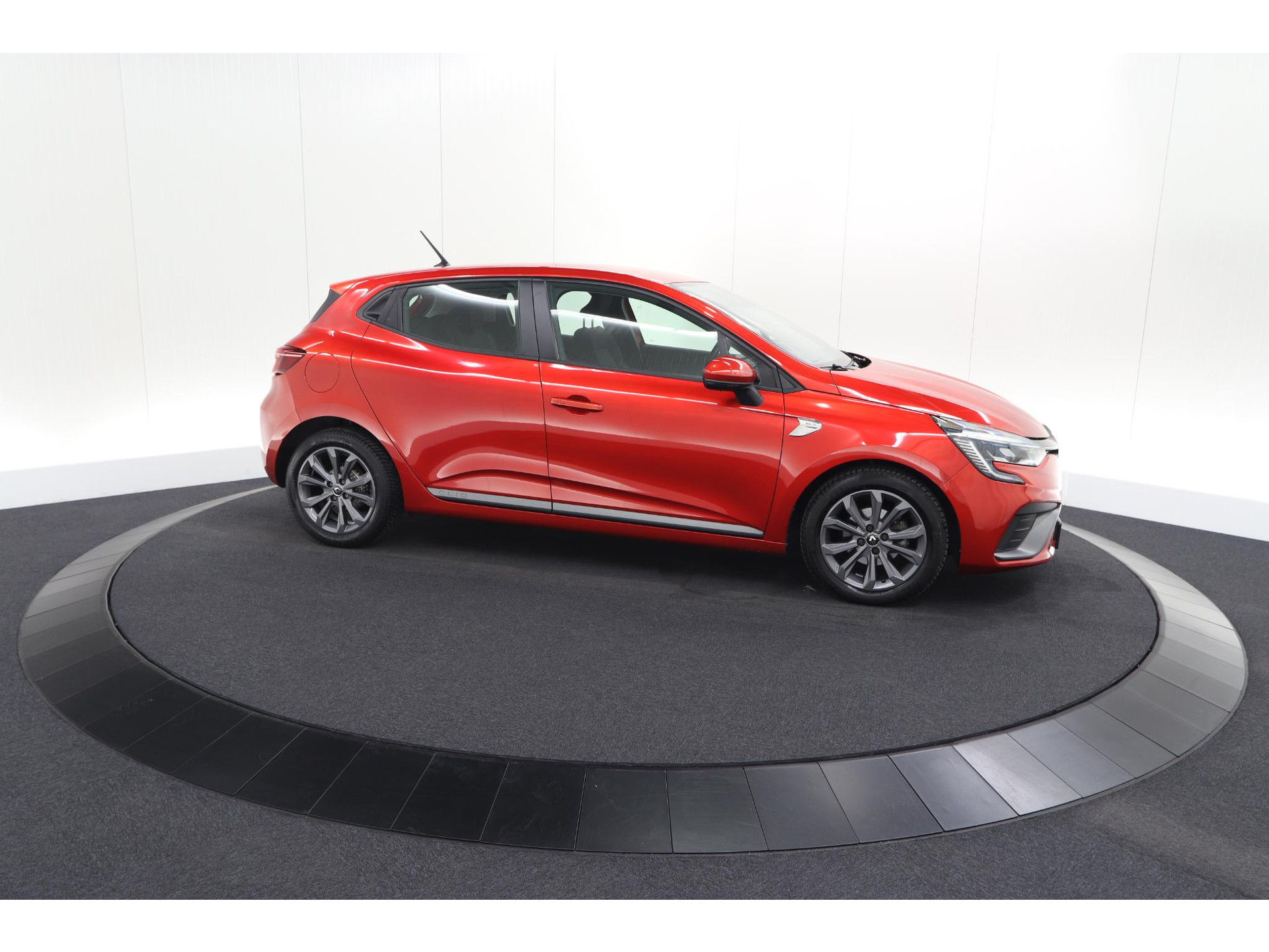 Renault Clio TCe 100 Zen | R.S. Line Pack | Allseason Banden | Apple Carplay | Parkeersensoren