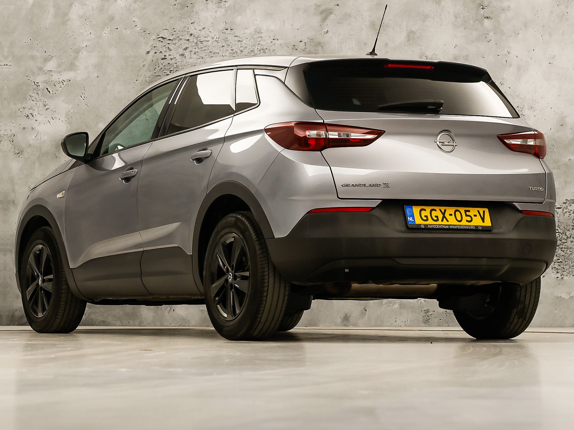 Opel Grandland X 1.2 Turbo Sport (APPLE CARPLAY, NAVIGATIE, GETINT GLAS, CRUISE, SPORTSTOELEN, ARMSTEUN, LM VELGEN, NIEUWE APK, NIEUWSTAAT)