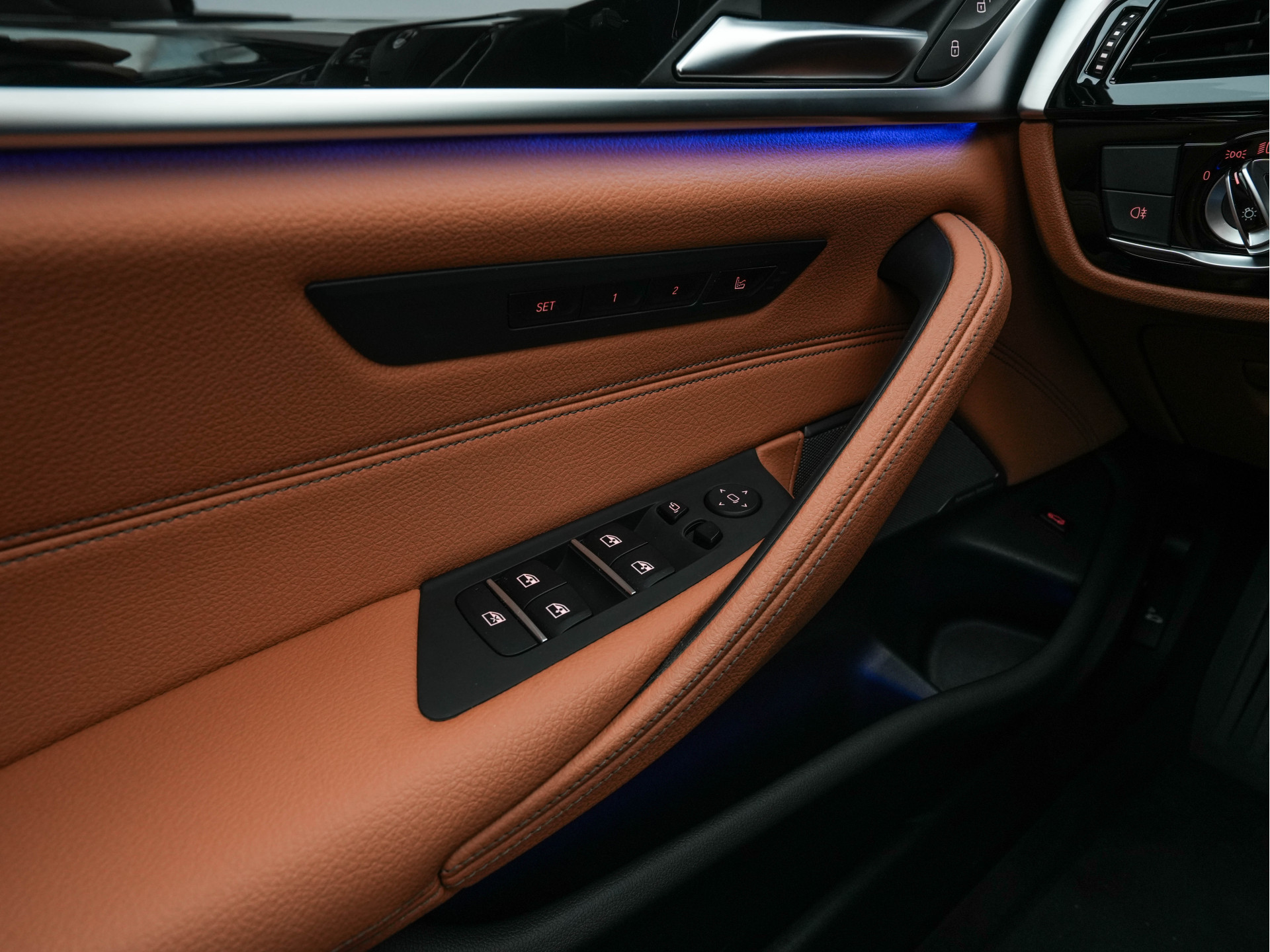 Alpina BMW ALPINA D5 S "Limousine nr.121" ALLRAD Aut. *PANO | LEATHER | HARMAN/KARDON | FULL-LED | ADAPTIVE-CRUISE | MEMORY-PACK | DIGI-COCKPIT | CAMERA | NAVI-FULLMAP | HEATED-COMFORTSEATS | AMBIENTLIGHT | SHIFTPADDLES |  TOWBAR | DAB | ..