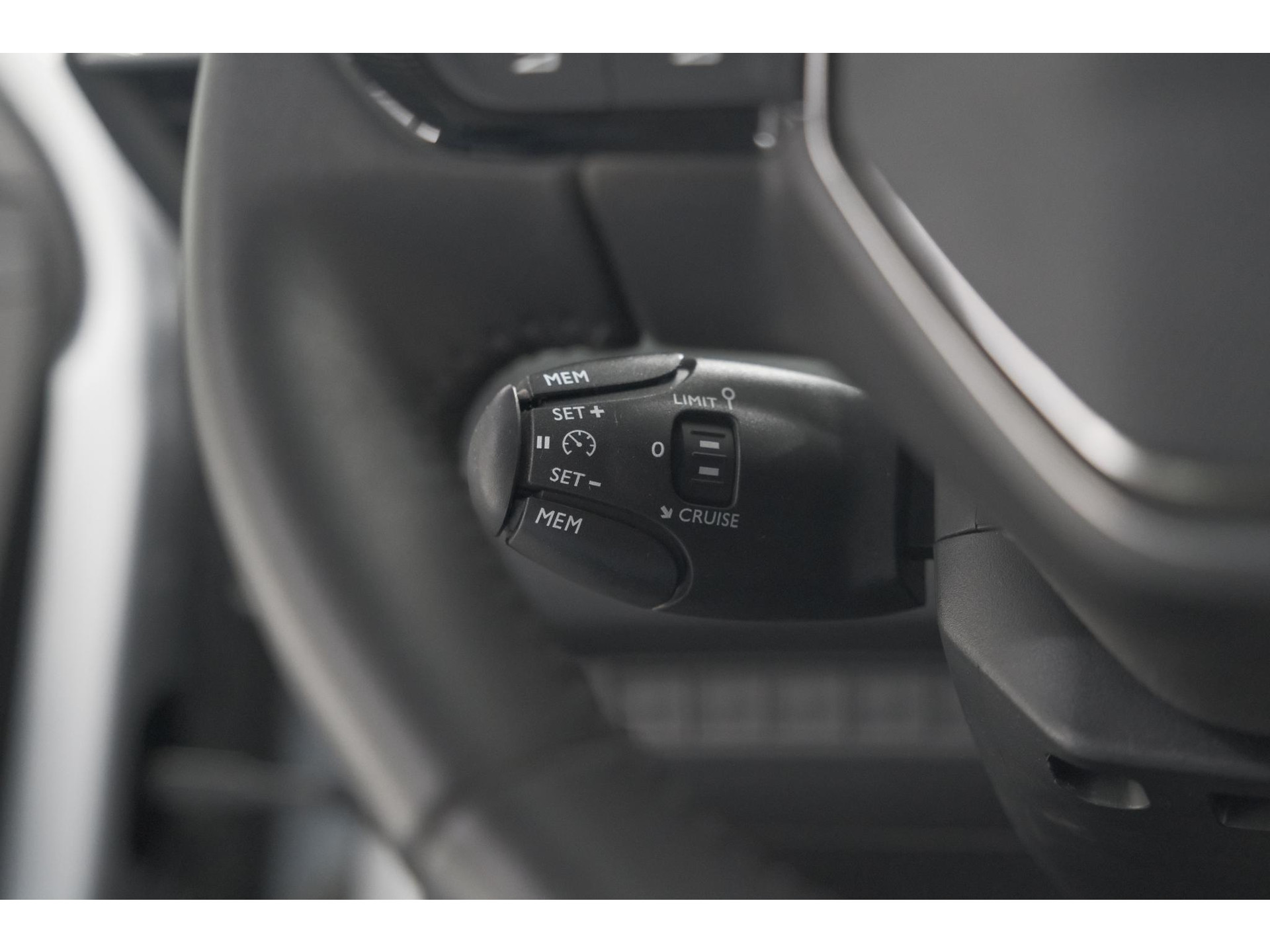 Peugeot 208 PureTech 100 Active | Parkeersensoren | Navigatie | Apple Carplay