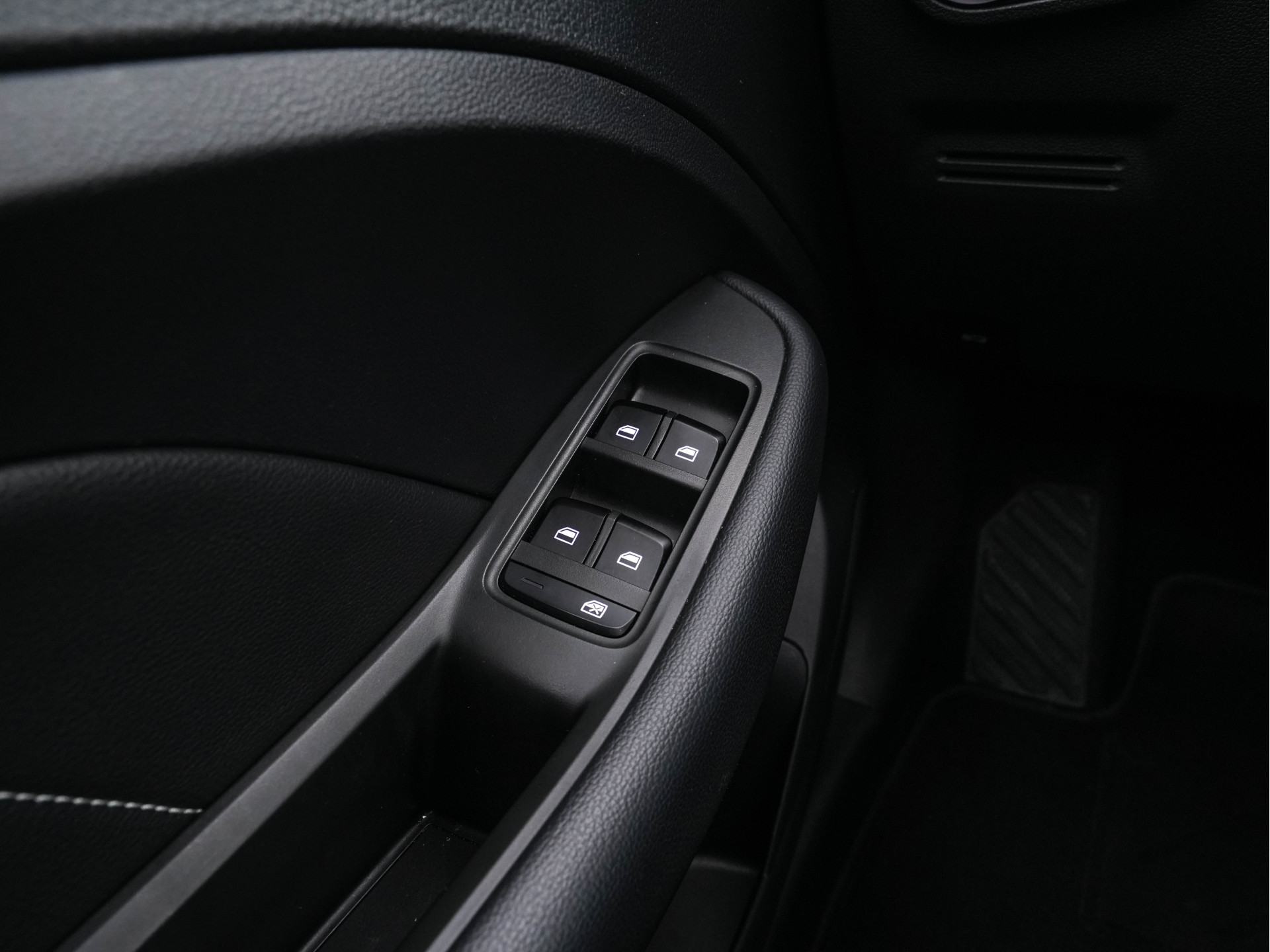 MG ZS EV Luxury 45 kWh (INCL-BTW) Aut. *PANO | LEATHER | CCS-FASTLOADER | KEYLESS | NAVI-FULLMAP | ADAPTIVE-CRUISE | CAMERA | HEATED-SPORTSEATS | CARPLAY | BLINDSPOT | DAB | LANE-ASSIST | 17''ALU*