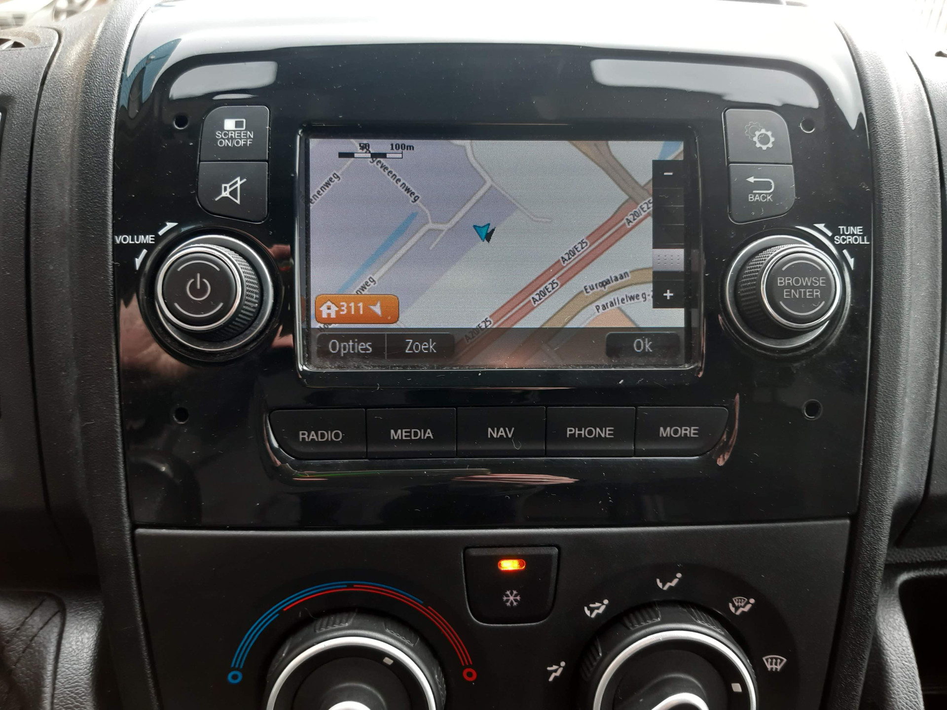 Peugeot Boxer 2.2 BlueHDi 140 Pk L2H2 Airco Cruise control Navigatie