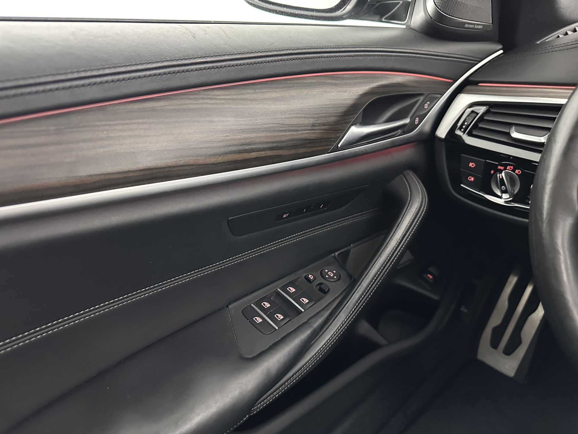 BMW 5-serie Touring 540i xDrive  M-Sportpack High Executive Aut. *PANO | LEATHER | FULL-LED | ADAPTIVE-CRUISE | DIGI-COCKPIT | MEMORY-PACK | BLINDSPOT | TOPVIEW | HARMAN/KARDON | KEYLESS | DIGI-COCKPIT | HEATED-COMFORTSEATS | AMBIENTLIGHT | HEAD-UP |