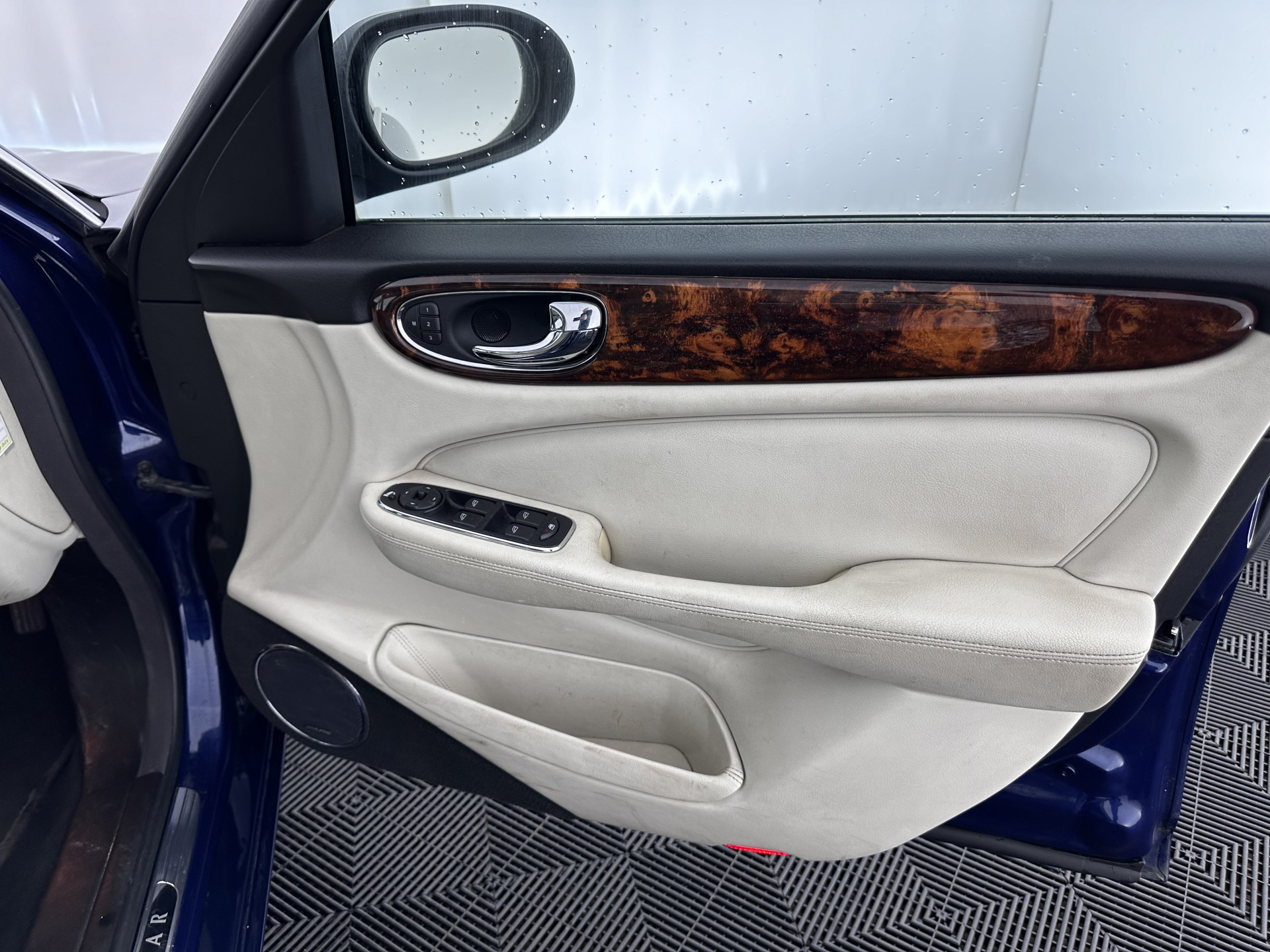 Jaguar XJ 3.5 V8 Executive [ Right-Hand-Drive ] Aut. *LEATHER | BI-XENON | ECC | WOODEN-INLAY | HEATED-COMFORTSEATS | MEMORY-PACK | JAGUAR-AUDIO | PDC | CRUISE | 18"ALU*