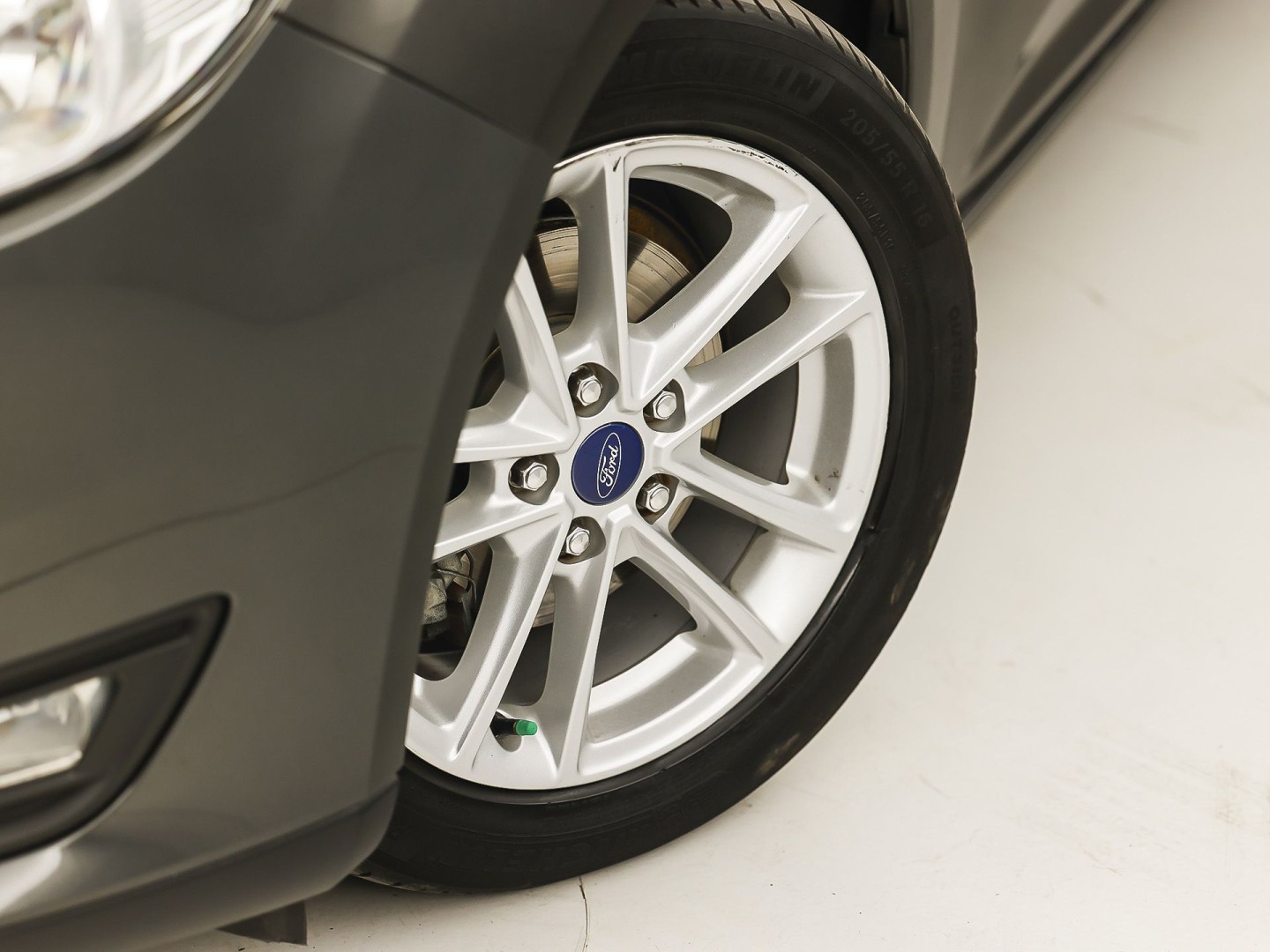 Ford Focus Wagon 1.0 Sport Automaat (NAVIGATIE, STUUR/STOELVERWARMING, LM VELGEN, SPORTSTOELEN, CRUISE, PARKEERSENSOREN, NIEUWSTAAT)