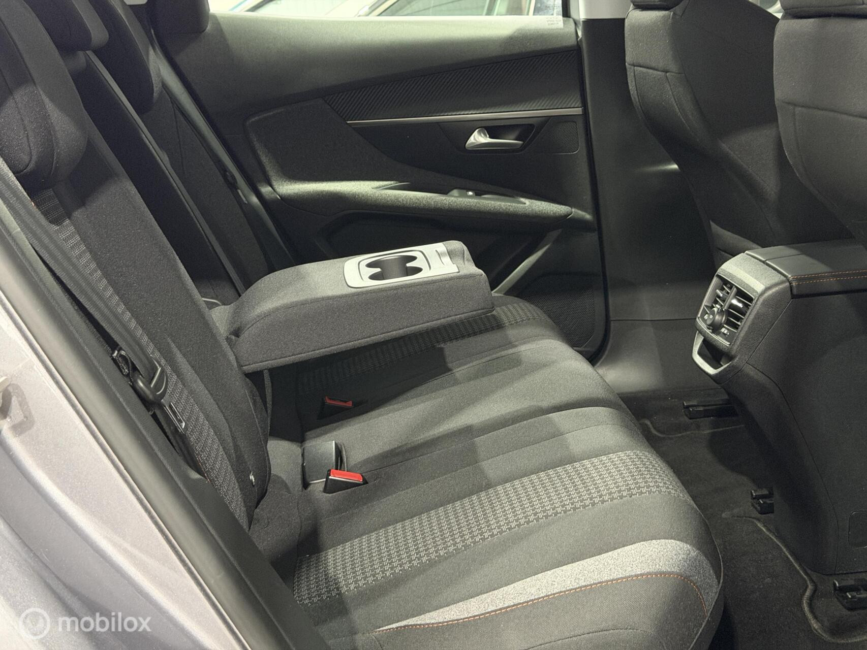Peugeot 3008 1.2 PureTech Active|Automaat|CarPlay|Camera|Trekhaak|NAP