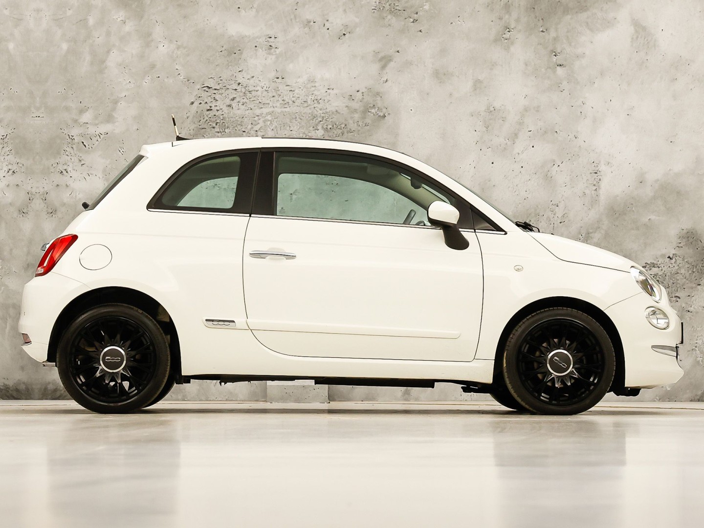 Fiat 500 0.9 TwinAir Turbo Lounge (PANORAMADAK, VIRTUAL COCKPIT, NAVIGATIE, CLIMATE, PARKEERSENSOREN, SPORTSTOELEN, CRUISE, LM VELGEN, NIEUWE APK, NIEUWSTAAT)