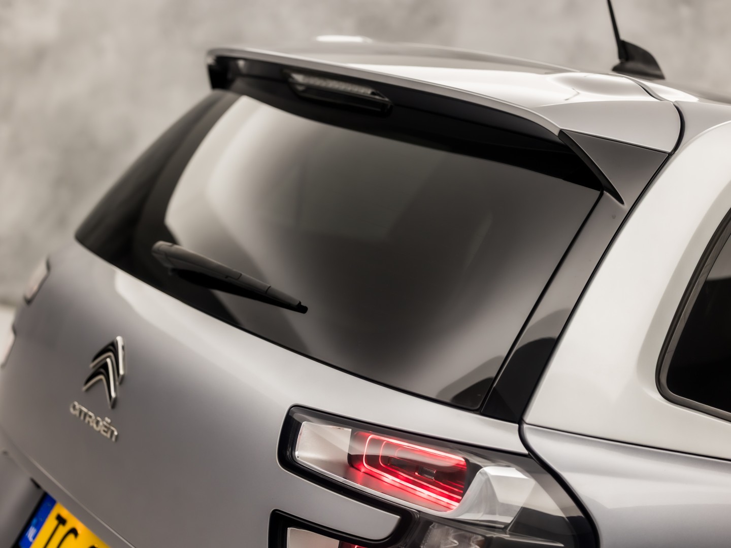 Citroën Grand C4 Picasso 1.2 PureTech Sport 7 Persoons Automaat (APPLE CARPLAY, GROOT NAVI, GETINT GLAS, TREKHAAK, SPORTSTOELEN, CAMERA, CRUISE, NIEUWE APK, NIEUWSTAAT)