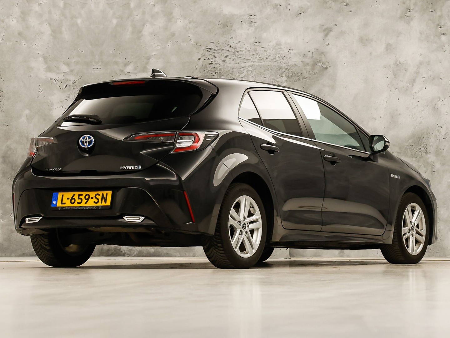 Toyota Corolla 1.8 Hybrid Sport Automaat (VIRTUAL COCKPIT, APPLE CARPLAY, CAMERA, STUUR/STOELVERWARMING, SPORTSTOELEN, ADAPTIVE CRUISE, ZWART HEMEL, NIEUWE APK, NIEUWSTAAT)
