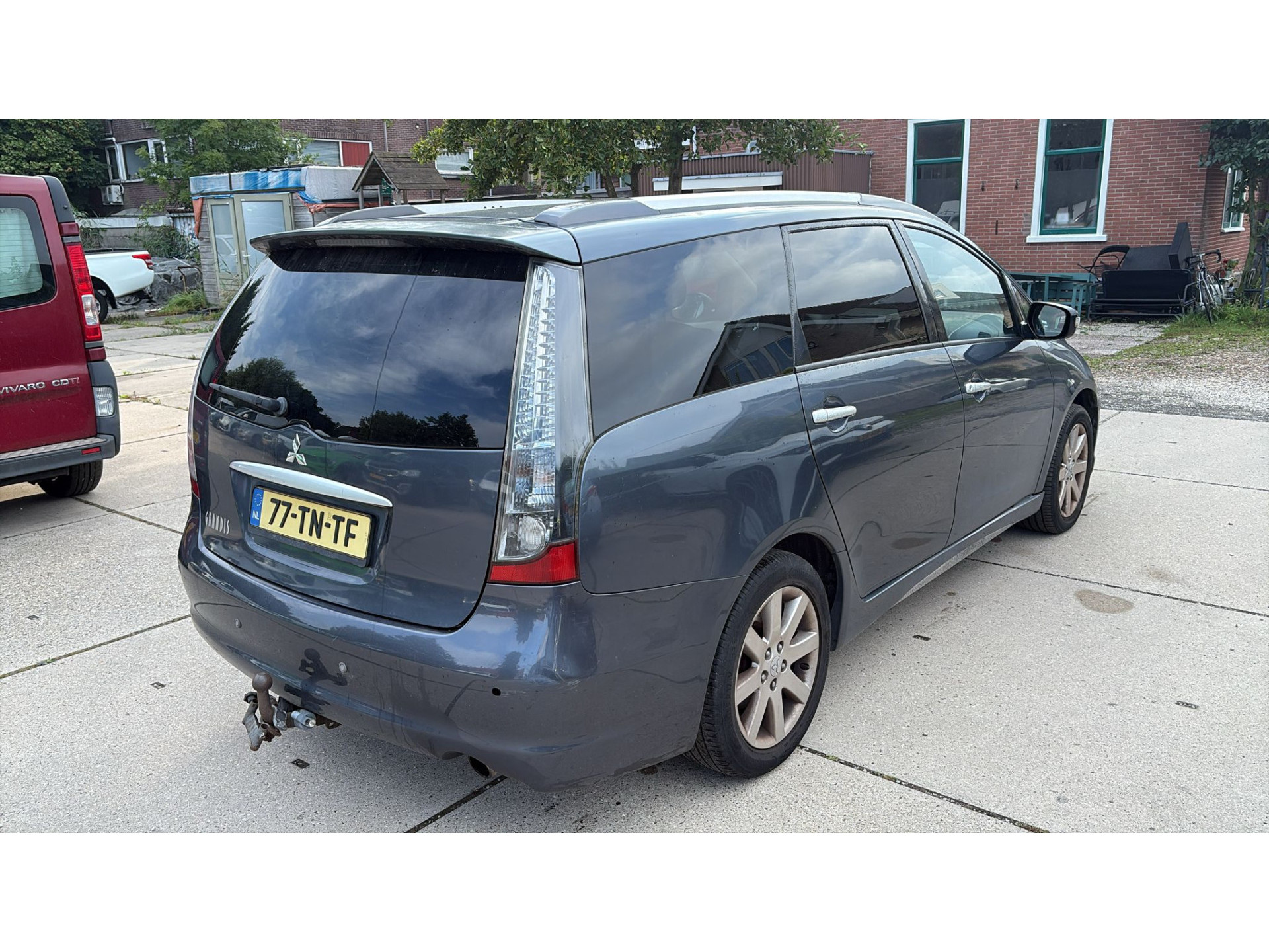 Mitsubishi Grandis 2.4-16V 7 Zits Only Export