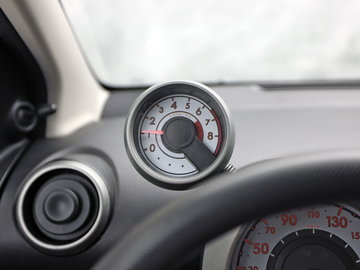 Peugeot 107 1.0-12V Sport (5 DEURS, AIRCO, TOERENTELLER, SPORTSTOELEN, RADIO, ELEK RAMEN, NIEUWE APK, NIEUWSTAAT)