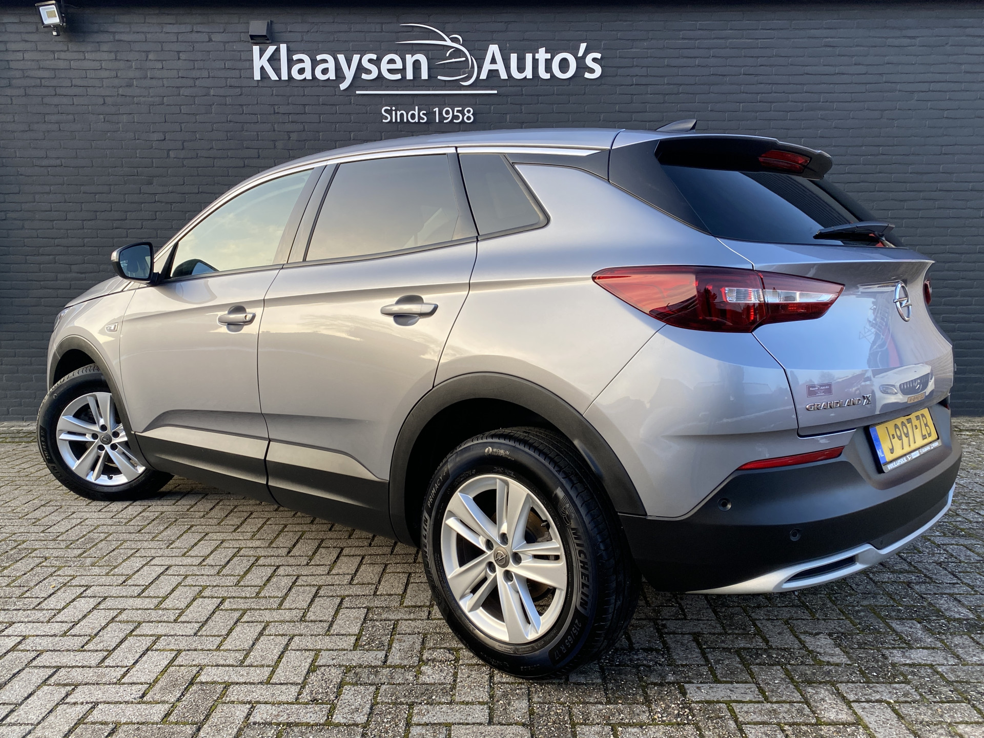 Opel Grandland X 1.2 Turbo Business Executive 130 pk | 1e eigenaar | dealer onderh. | leder interieur | navigatie | camera | carplay