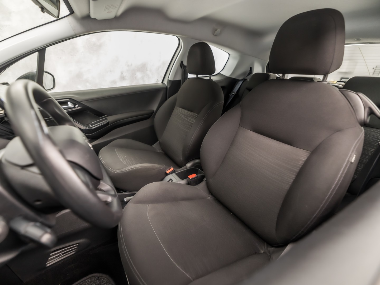 Peugeot 208 1.0 VTi Sport (SCHERM, BLUETOOTH, ELEK RAMEN, SPORTSTOELEN, CRUISE, NIEUWE APK, NIEUWSTAAT)