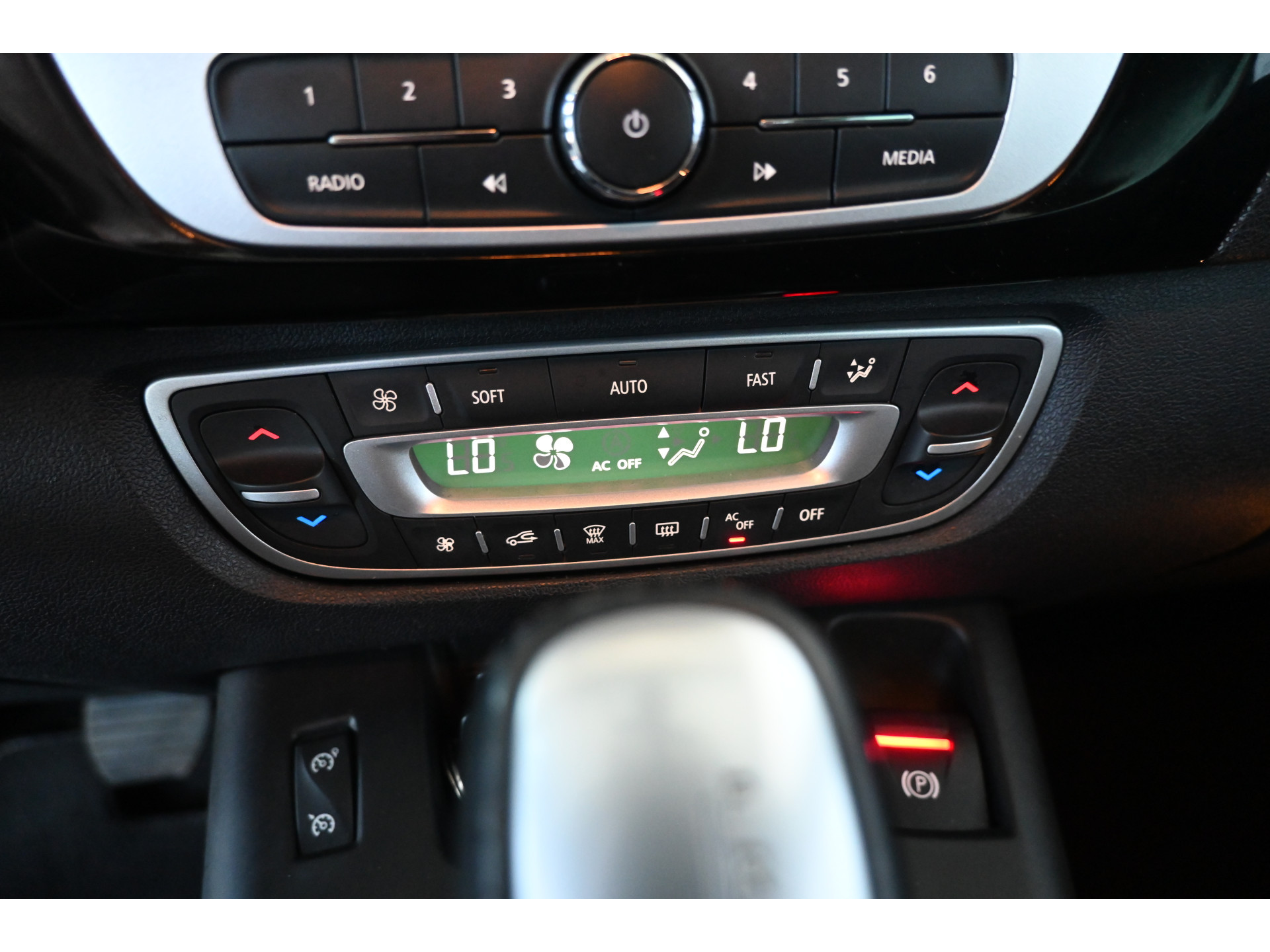 Renault Grand Scenic 1.5 dCi Bose Automaat Clima Navigatie Cruise Control Rijlaarprijs! Inruil Mogelijk!