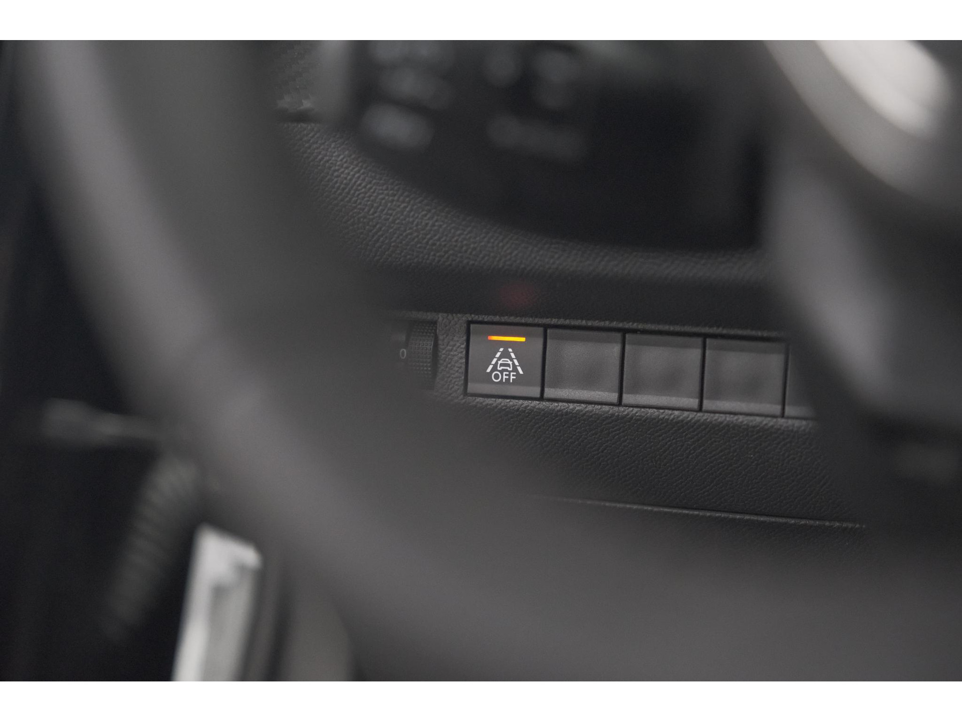 Peugeot 2008 PureTech 130 EAT8 Active Pack | Parkeersensoren | Apple CarPlay | Climate Control | Stoelverwarming