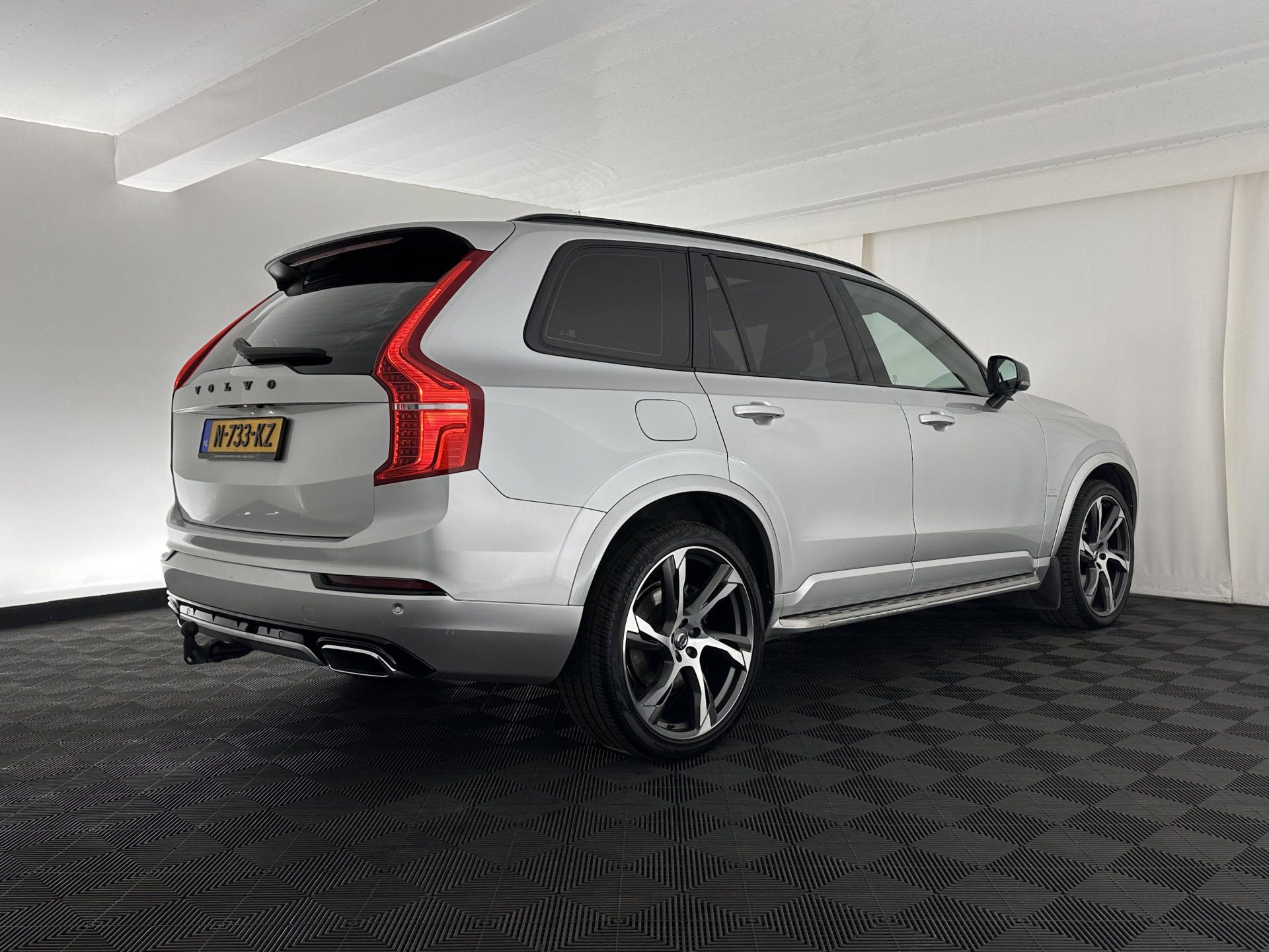 Volvo XC90 2.0 B5 AWD Inscription Intro Edition R-Design [ 7-Pers. ] Aut. *PANO | LEATHER-ALCANTARA | FULL-LED | MEMORY-PACK | BOWERS&WILKINS | BLINDSPOT | KEYLESS | DIGI-COCKPIT | NAVI-FULLMAP | PRIVACY-GLASS | HEATED-SPORTSEATS | 20''ALU | TOWBAR*