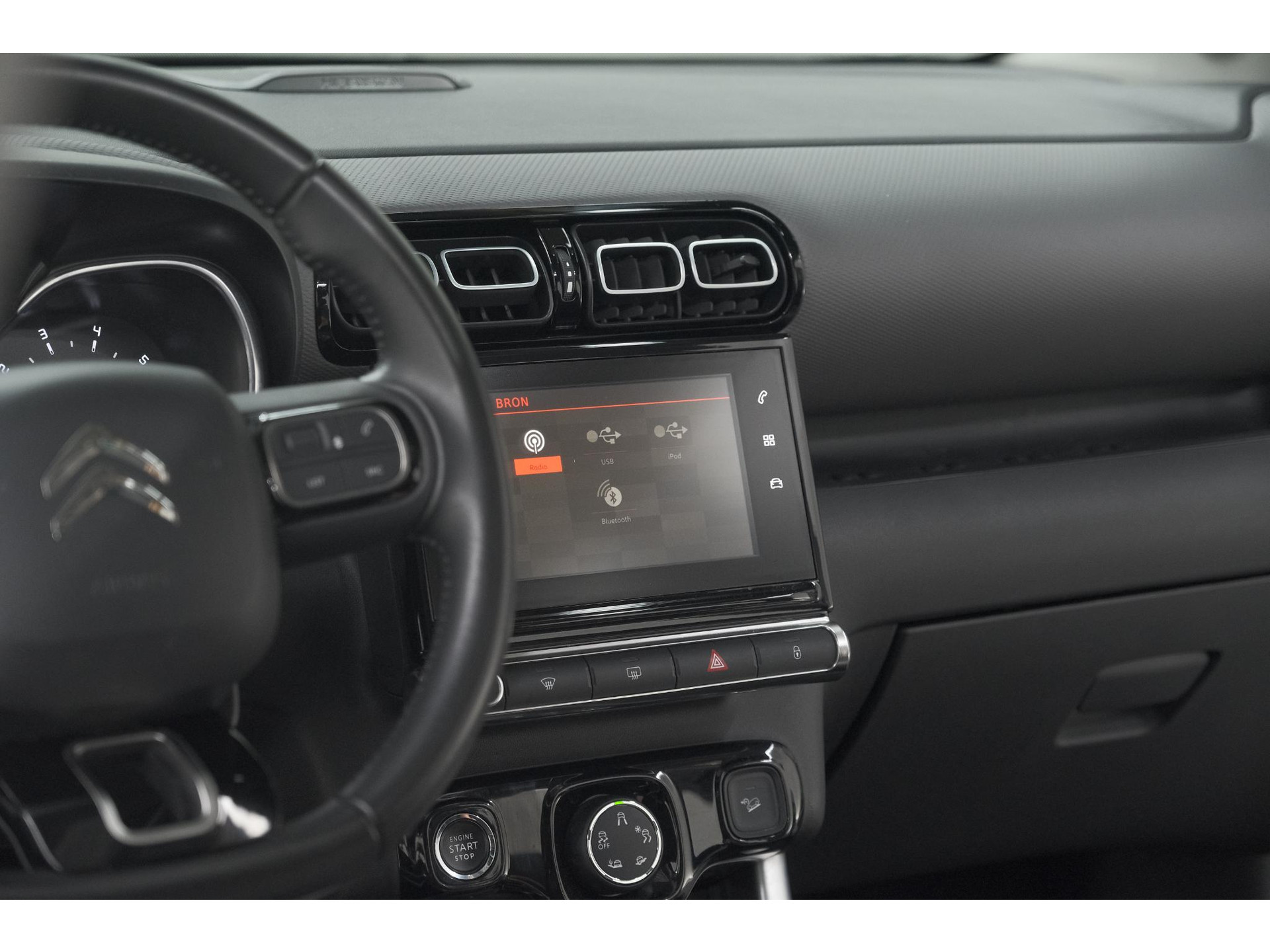 Citroen C3 Aircross PureTech 110 EAT6 Shine | Trekhaak | Panoramadak | Head-Up Display | Camera | Navigatie