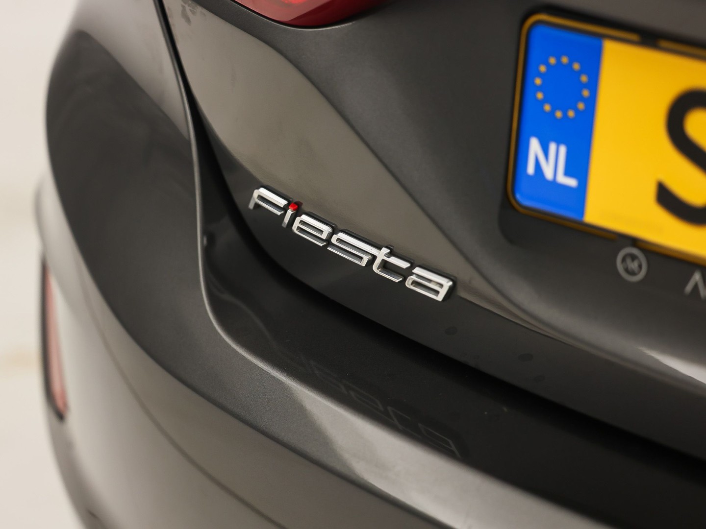 Ford Fiesta 1.0 EcoBoost Titanium Sport (APPLE CARPLAY, GROOT NAVI, CLIMATE, CAMERA, SPORTSTOELEN, ADAPTIVE CRUISE, KEYLESS, PARKEERSENSOREN, NIEUWSTAAT)
