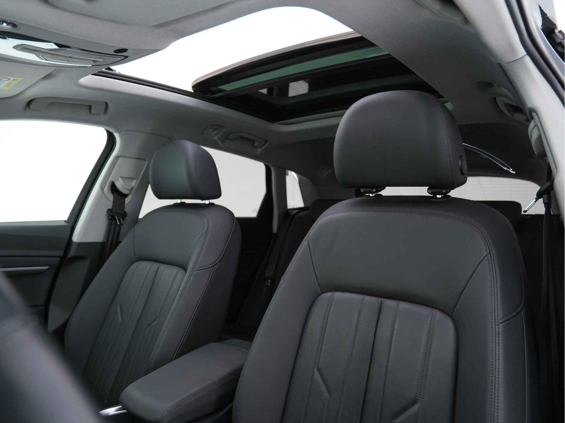 Audi e-tron 50 Quattro Advanced Launch-Edition-Plus [ 3-Fase ] (INCL-BTW) *PANO | DIGI-COCKPIT | LUXURY-LEATHER | FULL-LED | MEMORY-PACK |  KEYLESS | NAVI-FULLMAP | TOWBAR | SHIFT-PADDLES | COMFORT-SEATS | 20"ALU*