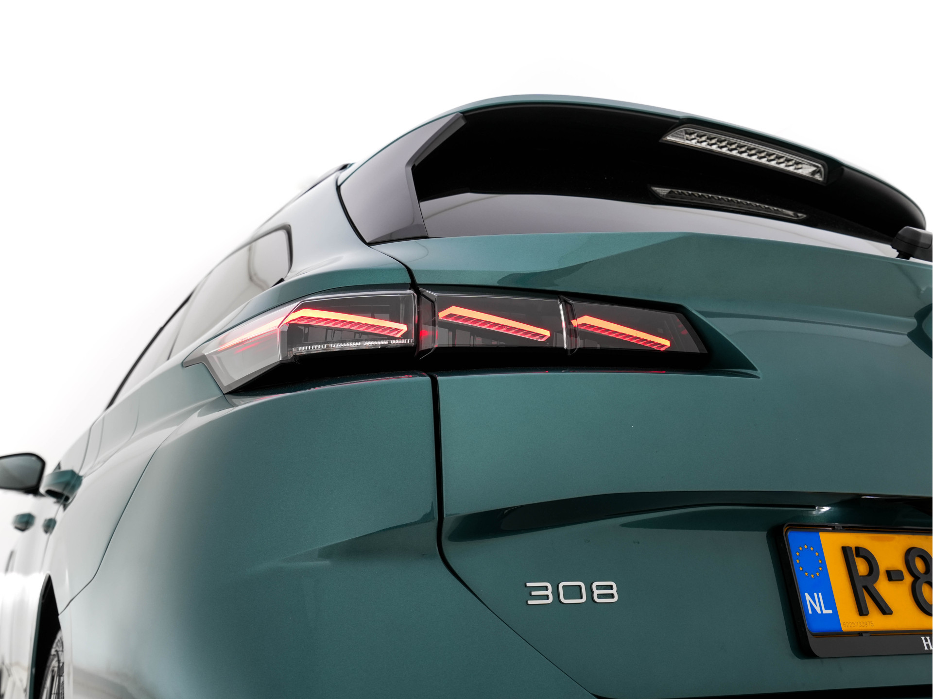 Peugeot 308 SW 1.6 HYbrid 180 GT-Sport-Pack Business (INCL-BTW) Aut. *PANO | LEATHER-MICROFIBRE | MATRIX-LED | TOPVIEW | MEMORY-PACK | ADAPTIVE-CRUISE | BLINDSPOT | DIGI-COCKPIT | HEATED-SPORTSEATS | KEYLESS | LANE-ASSIST | NAVI-FULLMAP | ...