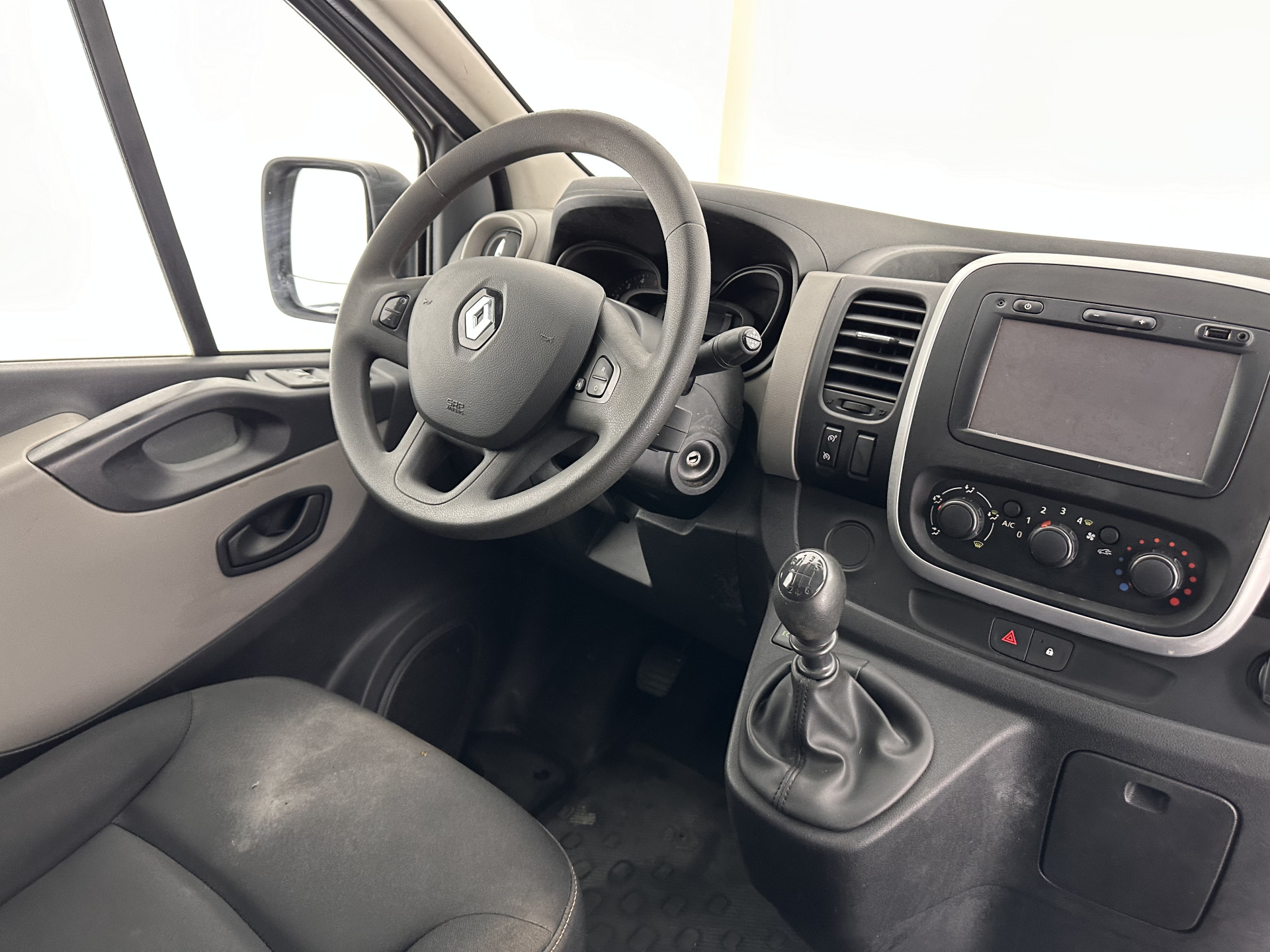 Renault Trafic 1.6 dCi T29 L1H1 Comfort-Pack *NAVI-FULLMAP | AIRCO | CRUISE | 3-PERS | PDC | 1.260 Kg-Cargo-Capacity*
