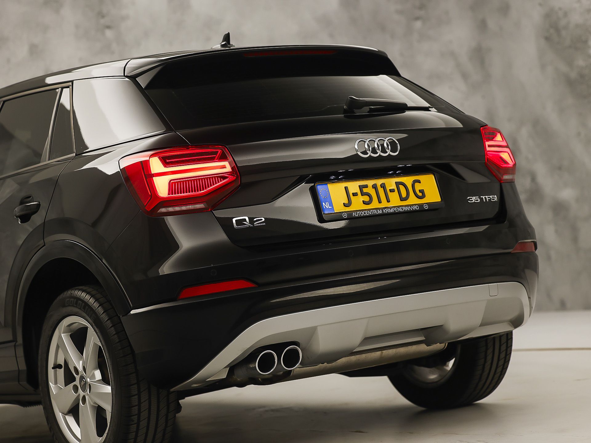 Audi Q2 35 TFSI S-Tronic Sport 150Pk Automaat (VIRTUAL COCKPIT, APPLE CARPLAY, GROOT NAVI, CLIMATE, STOELVERWARMING, SPORTSTOELEN, GETINT GLAS, PARKEERSENSOREN, CRUISE, NIEUWSTAAT)