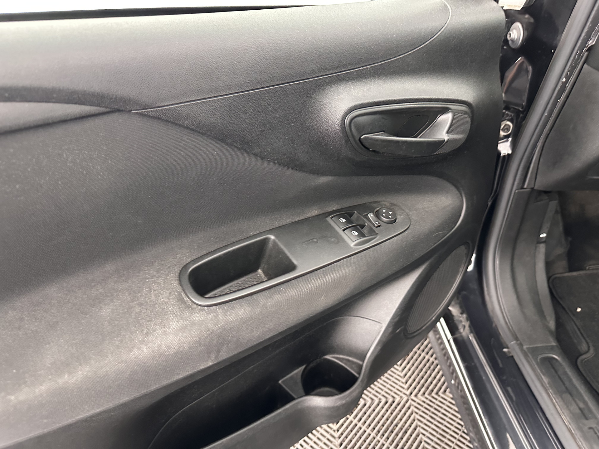 Fiat Punto Evo 1.3 M-Jet Street Pack-Easy *AIRCO | CRUISE | COMFORT-SEATS | SIDE-SKIRTS | PDC | TOWBAR | RADIO-CD | 15"ALU*