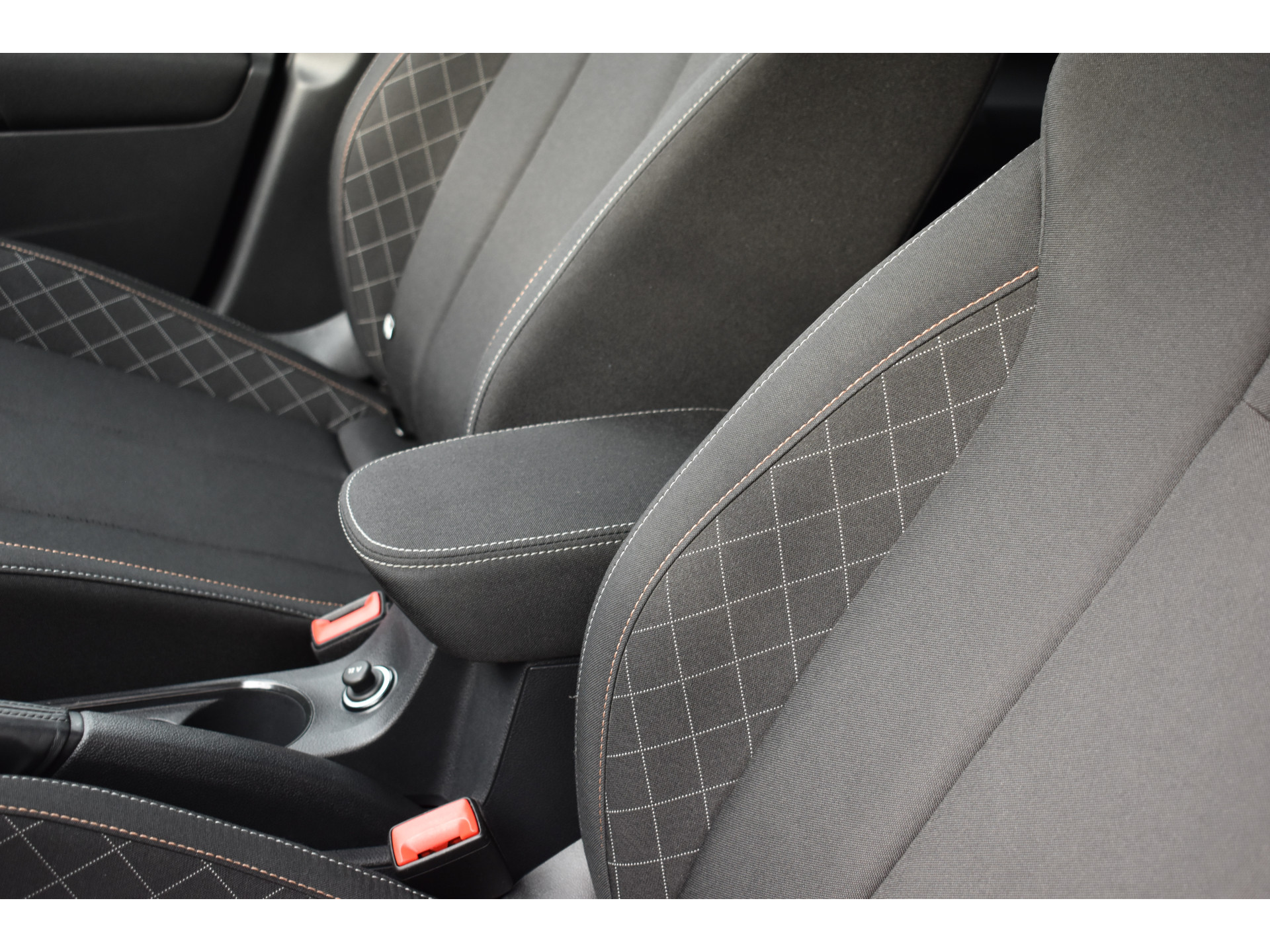 ŠKODA Scala 1.0 TSI Ambition Automaat Carplay Navigatie Front/lane assist Stoelverwarming Parkeer sensoren