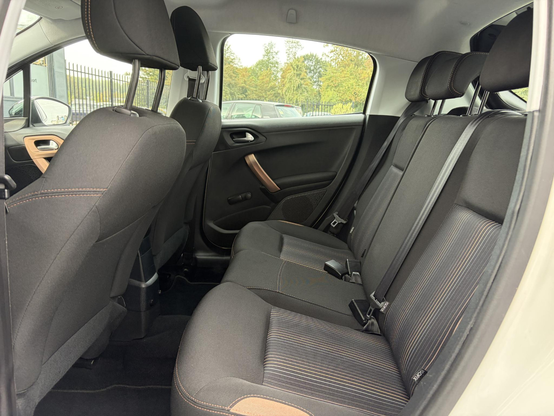 Peugeot 208 1.2 VTi Urban Soul ✓1e Eigenaar✓Trekhaak✓Navi✓Airco✓Cruise✓Pdc✓Lm velgen✓5 Deurs✓Zeer Zuinig✓N.A.P✓Apk tot 03-2027