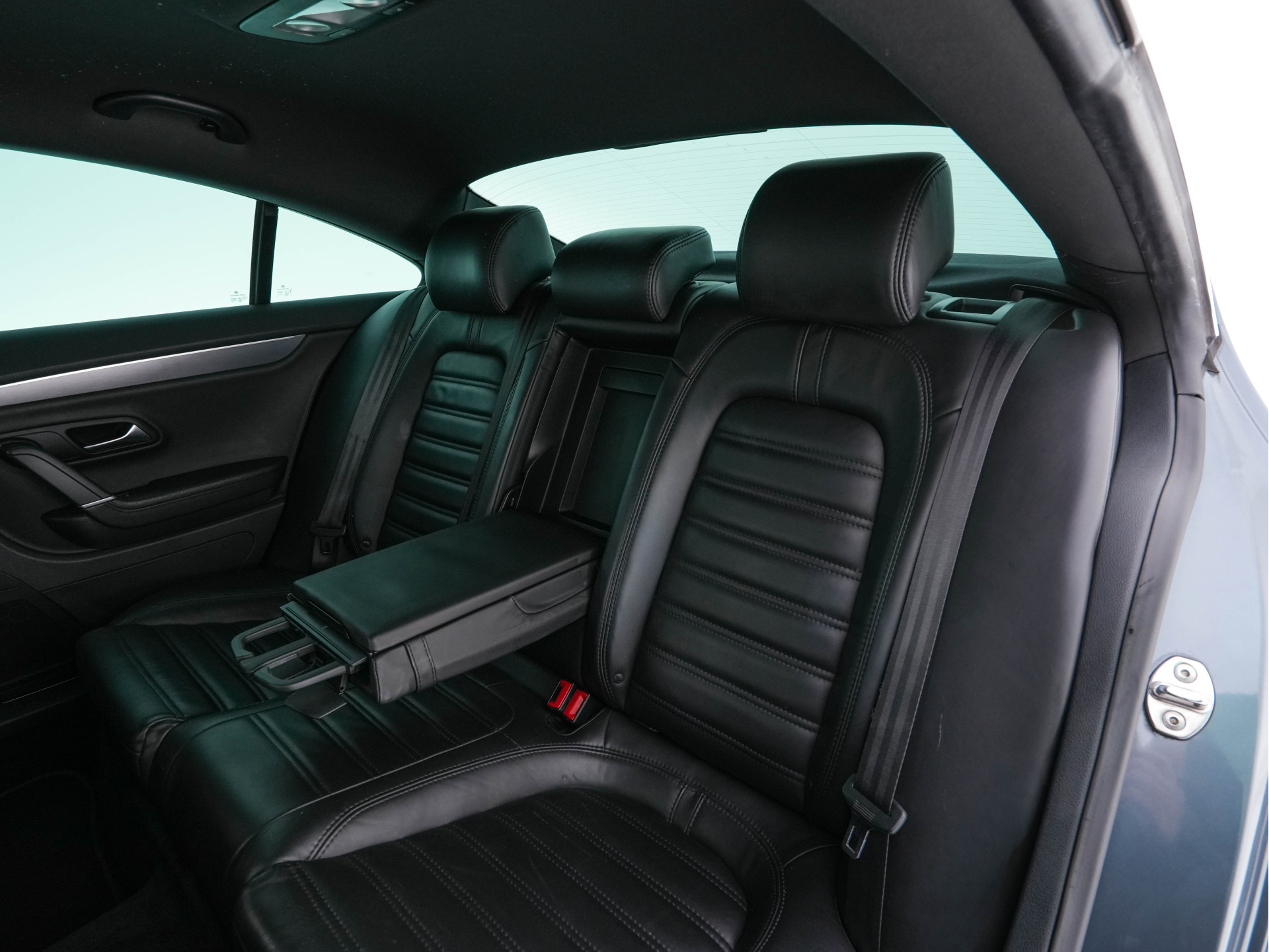 Volkswagen CC 1.8 TSI Aut. *LEATHER | BI-XENON | HEATED-SPORTSEATS | NAVI-FULLMAP | ECC | PDC | CRUISE | SHIFTPADDLES | PRIVACY-GLASS | TOWBAR | 18''ALU*