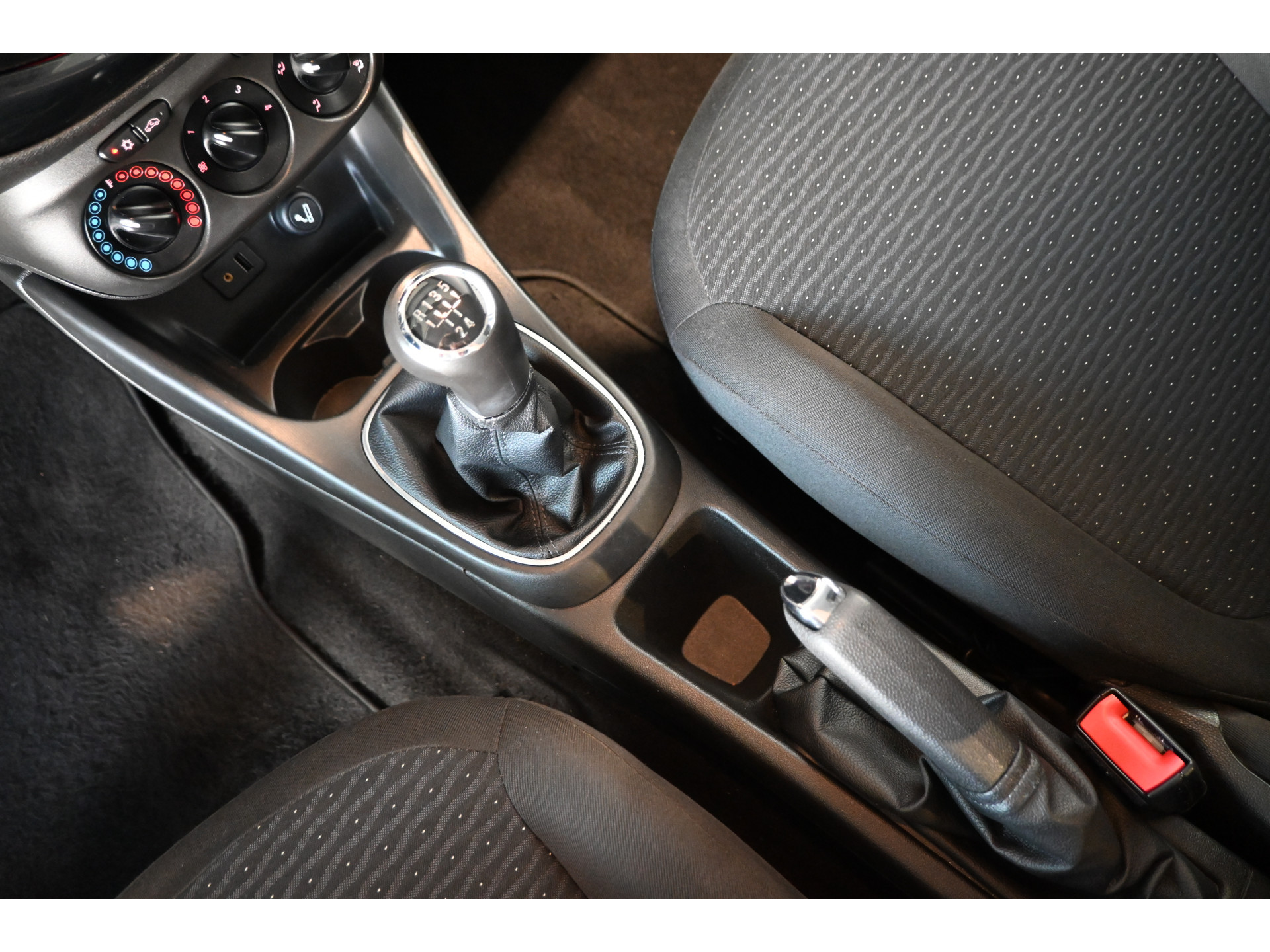 Opel Corsa 1.4 Edition Airco Cruise control Lichtmetaal Elektrisch Pakket Goed Onderhouden! Inruil Mogelijk!