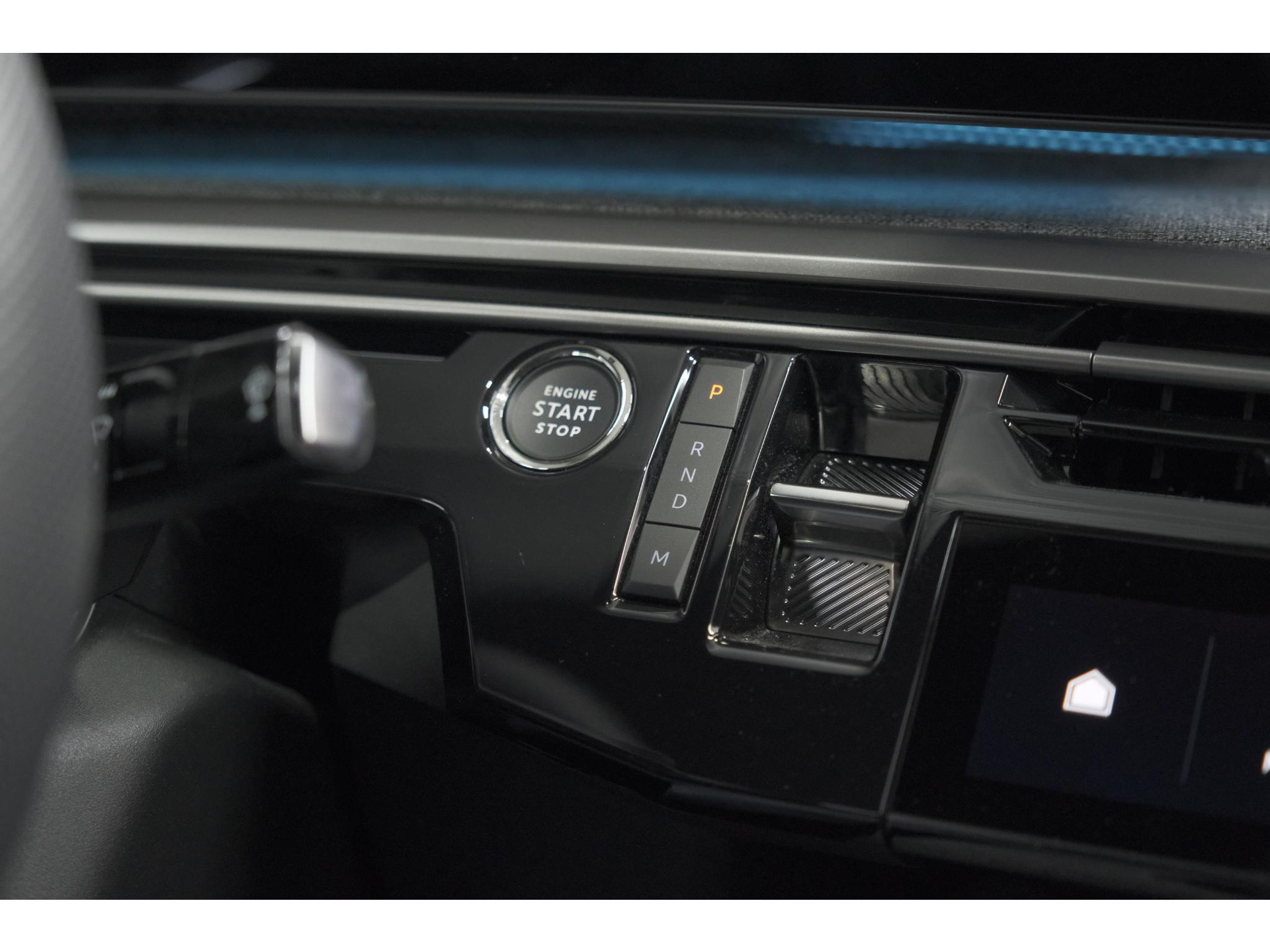 Peugeot 3008 1.2 Hybrid 145 GT | 360 Vision Pack | Adaptieve Cruise Control | Stoelen Pakket Inclusief Verwarmde Achterbank