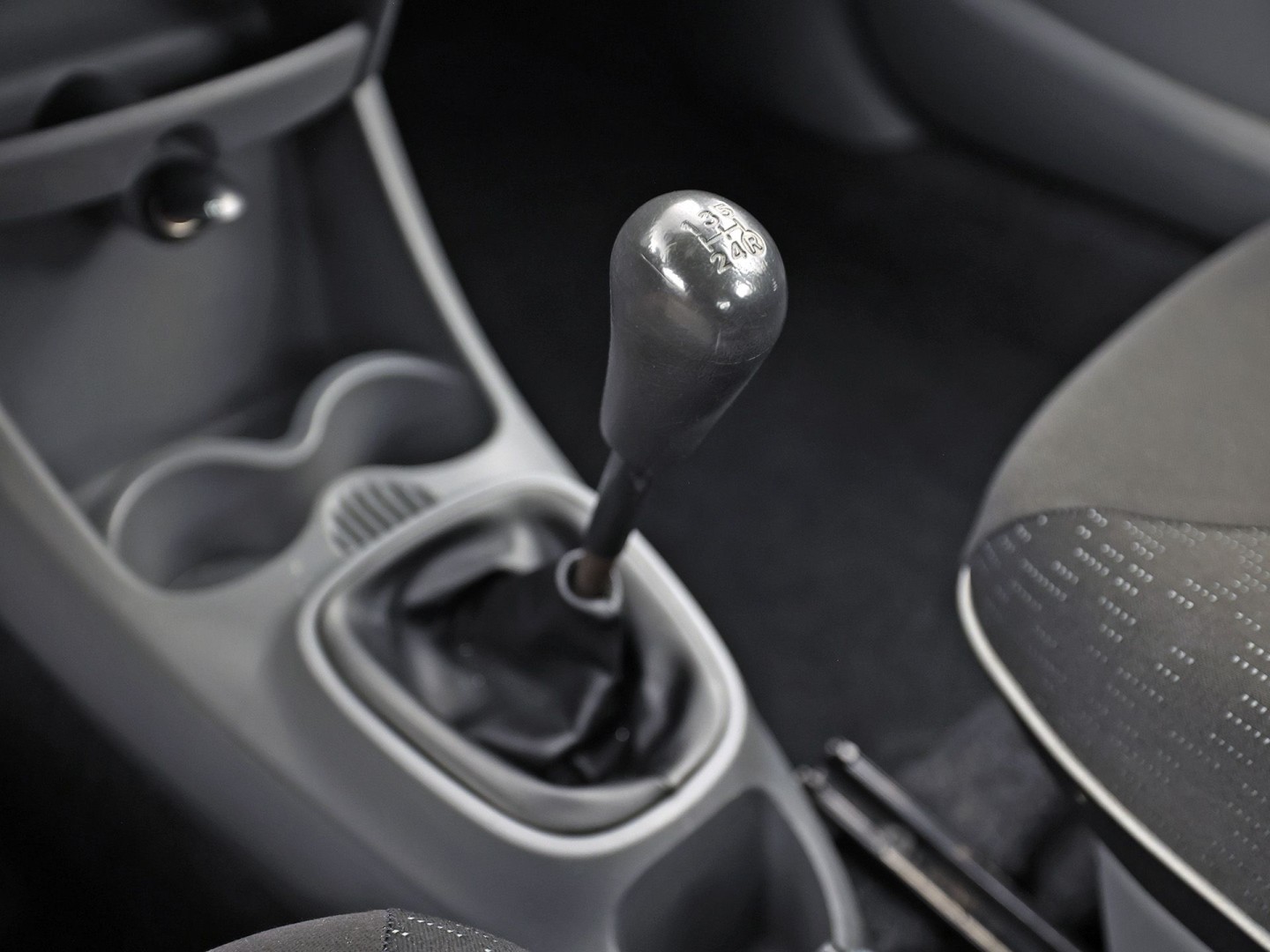 Peugeot 107 1.0-12V Sport (AIRCO, TOERENTELLER, ELEK RAMEN, SPORTSTOELEN, LM VELGEN, SPOILER, NIEUWE APK, NIEUWSTAAT)