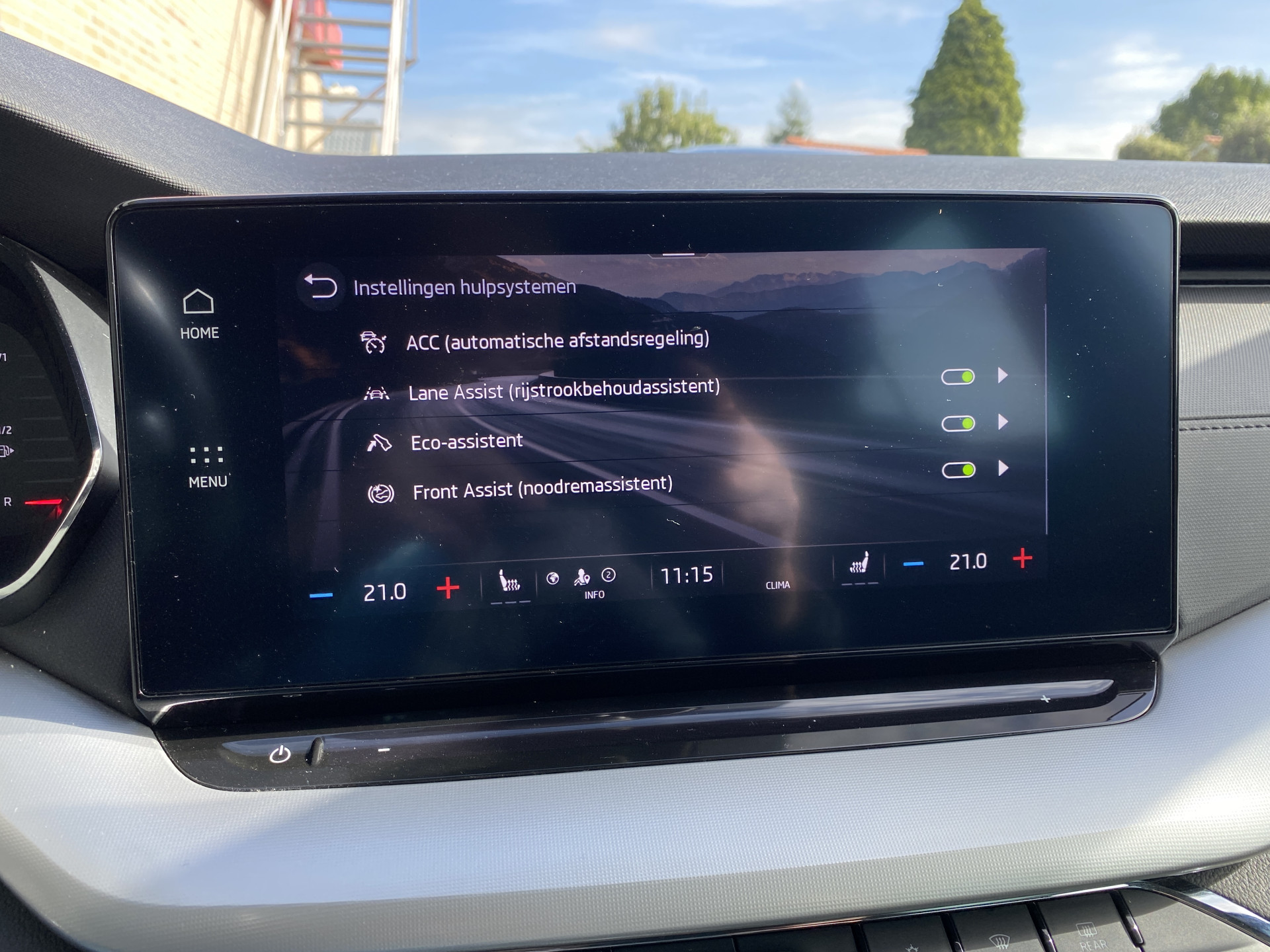 ŠKODA Octavia Combi 1.0 e-TSI Business Edition Plus AUT. | 1e eigenaar | dealer onderh. | navigatie | trekhaak | carplay | adaptieve cruise