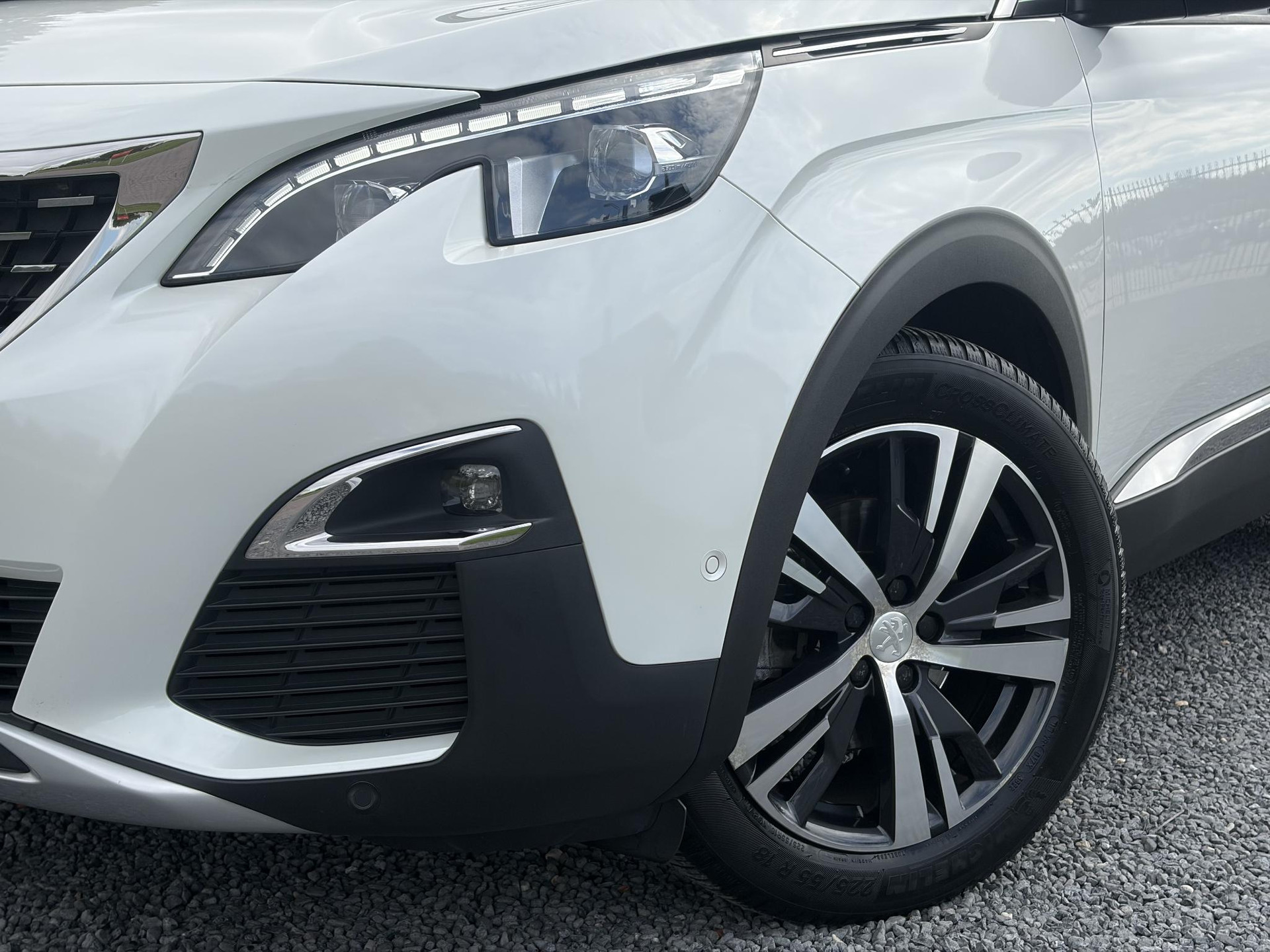 Peugeot 3008 1.2 PureTech Allure ✓1e Eigenaar✓D-riem vv 2024✓360° Camera✓Navi✓Trekhaak✓Carplay✓131pk✓Dealer Onderhouden✓Keyless✓Memory stoelen✓Halfleder✓Pdc V+A✓Stoelverw✓Dodehoeksensor✓17''Lm velgen✓N.A.P✓Apk tot 03-2027