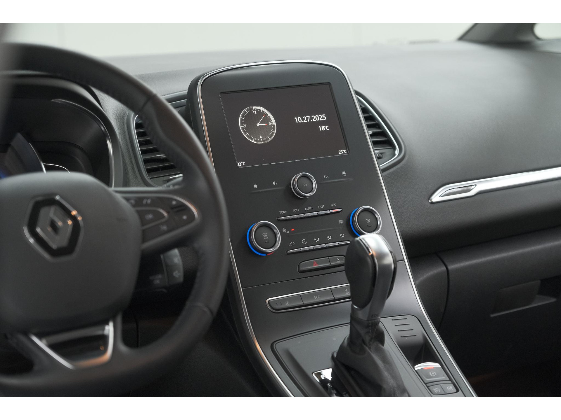 Renault Scénic TCe 140 EDC Limited | Camera | Stoelverwarming | Navigatie | Apple Carplay
