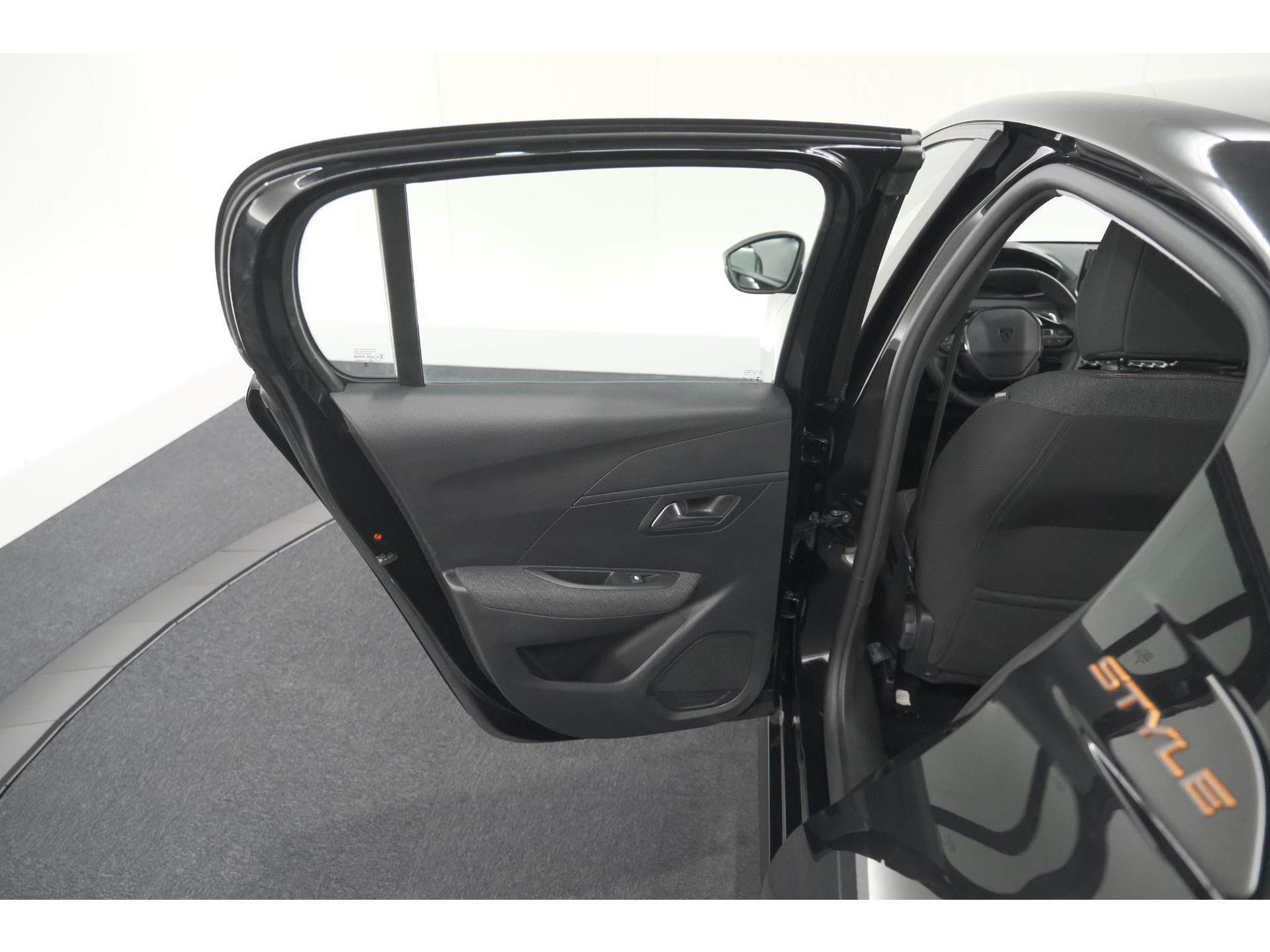 Peugeot 208 1.2 Hybrid 110 e-DCS6 Style | Parkeersensoren | Apple Carplay | Cruise Control | Airco