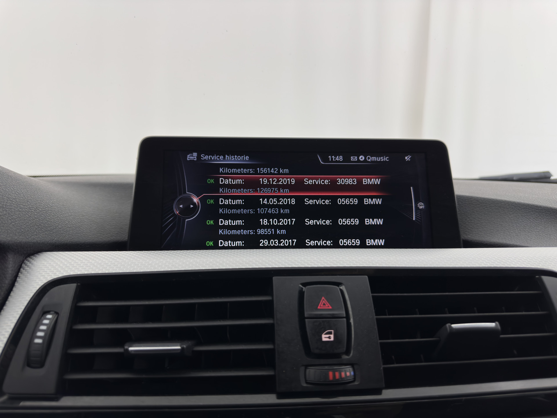 BMW 3-serie Touring 330d xDrive M-Aerodynamica-Pack High-Executive Aut * LEATHER | NAVI-FULLMAP | XENON | HEATED-SPORTSEATS | SHIFT-PADDLES | PDC | PRIVACY-GLASS | KEYLESS | CAMERA | TOWBAR | 18''ALU*