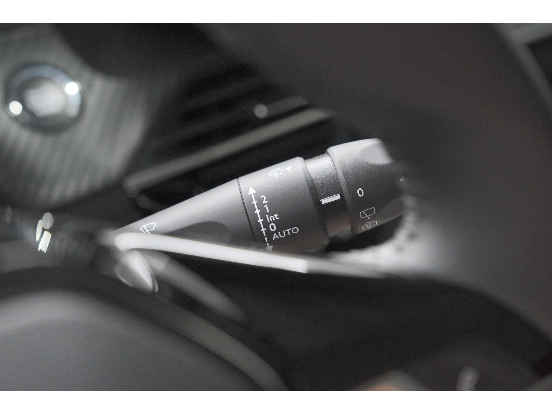 Peugeot e-208 EV Allure 50 kWh | 98,9% SOH | Camera | Navigatie | Parkeersensoren | Stoelverwarming