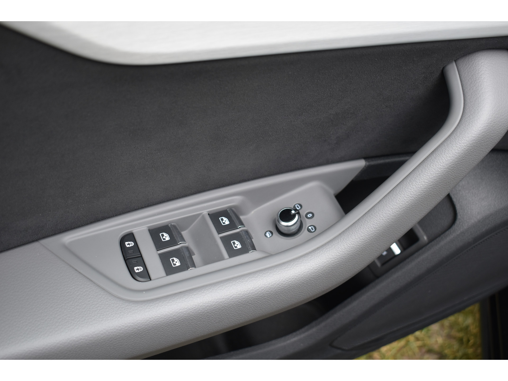 Audi A4 Limousine 35 TFSI S-line 2.0 Mild Hybrid S-line black-line Automaat Leder interieur