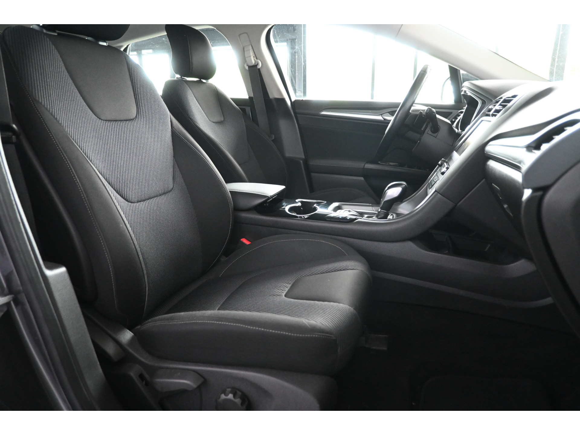 Ford Mondeo 1.5 Titanium Automaat Clima Navigatie Cruise Control Trekhaak Rijklaarprijs! Inruil Mogelijk!