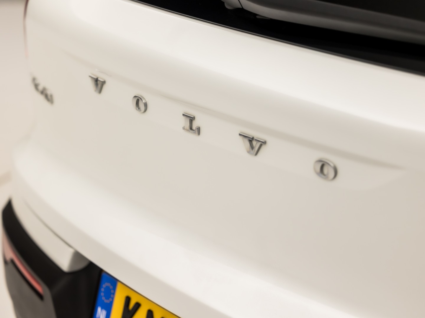 Volvo XC40 1.5 T5 Recharge Inscription Sport 252Pk Automaat (PANORAMADAK, APPLE CARPLAY, MEMORY SEAT, LEDER, 360 CAMERA, SPORTSTOELEN, STUUR/STOELVERWARMING, GETINT GLAS, ELEK ACHTERKLEP, NIEUWE APK, NIEUWSTAAT)