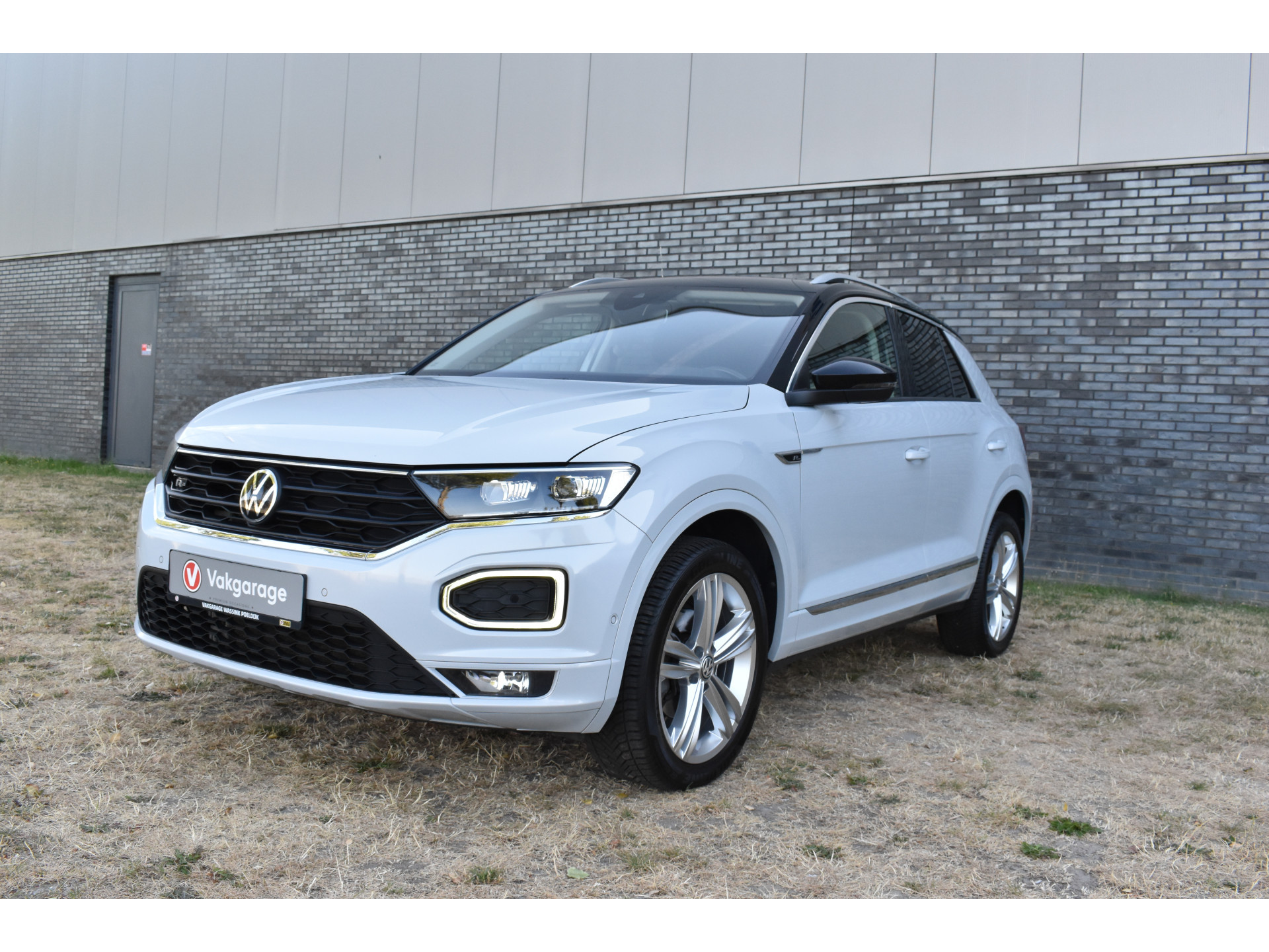Volkswagen T-Roc 1.5 TSI Sport Business R Carplay Automaat R-line Zwart dak