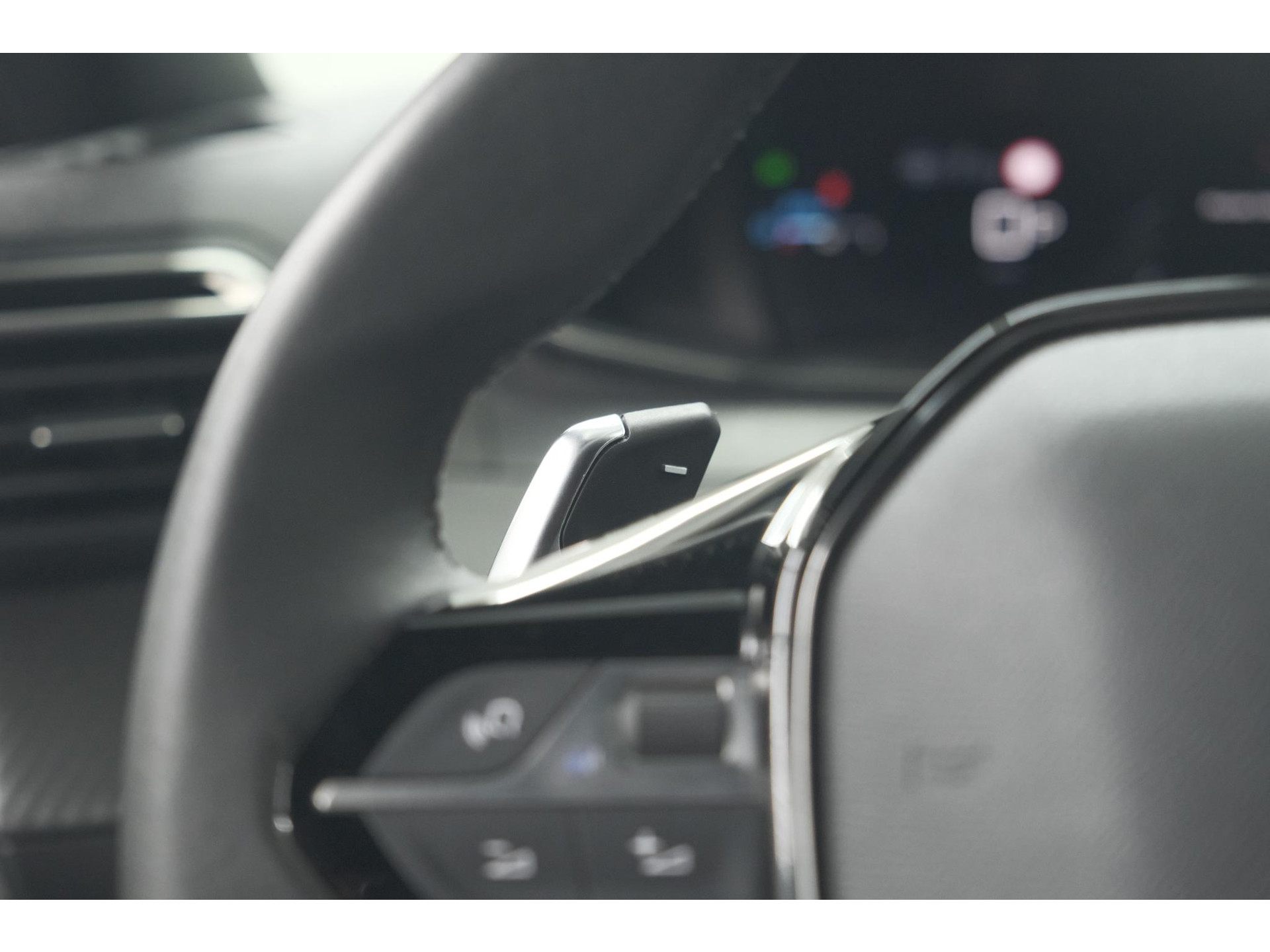 Peugeot 2008 Hybrid 136 e-DCS6 Allure | 360 Camera | Navigatie | Adaptieve Cruise Control | Dodehoekdetectie