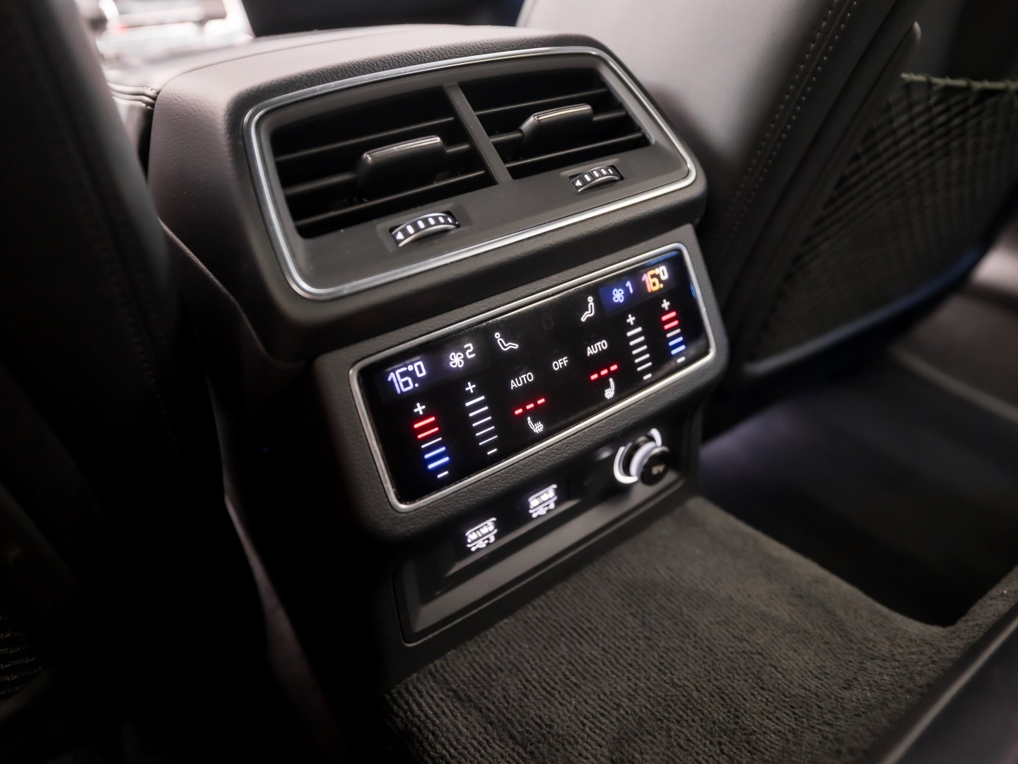 Audi A6 Avant 55 TFSI quattro S-Line 340Pk Automaat (PANORAMADAK, 6 CILINDER, BANG&OLUFSEN, HEAD-UP DISPLAY, NAPPA LEDER, MEESTURENDE ACHTERAS, CAMERA, STOELVERWARMING, SFEERVERLICHTING, ADAPTIVE CRUISE, MATRIX LED, NIEUWSTAAT)