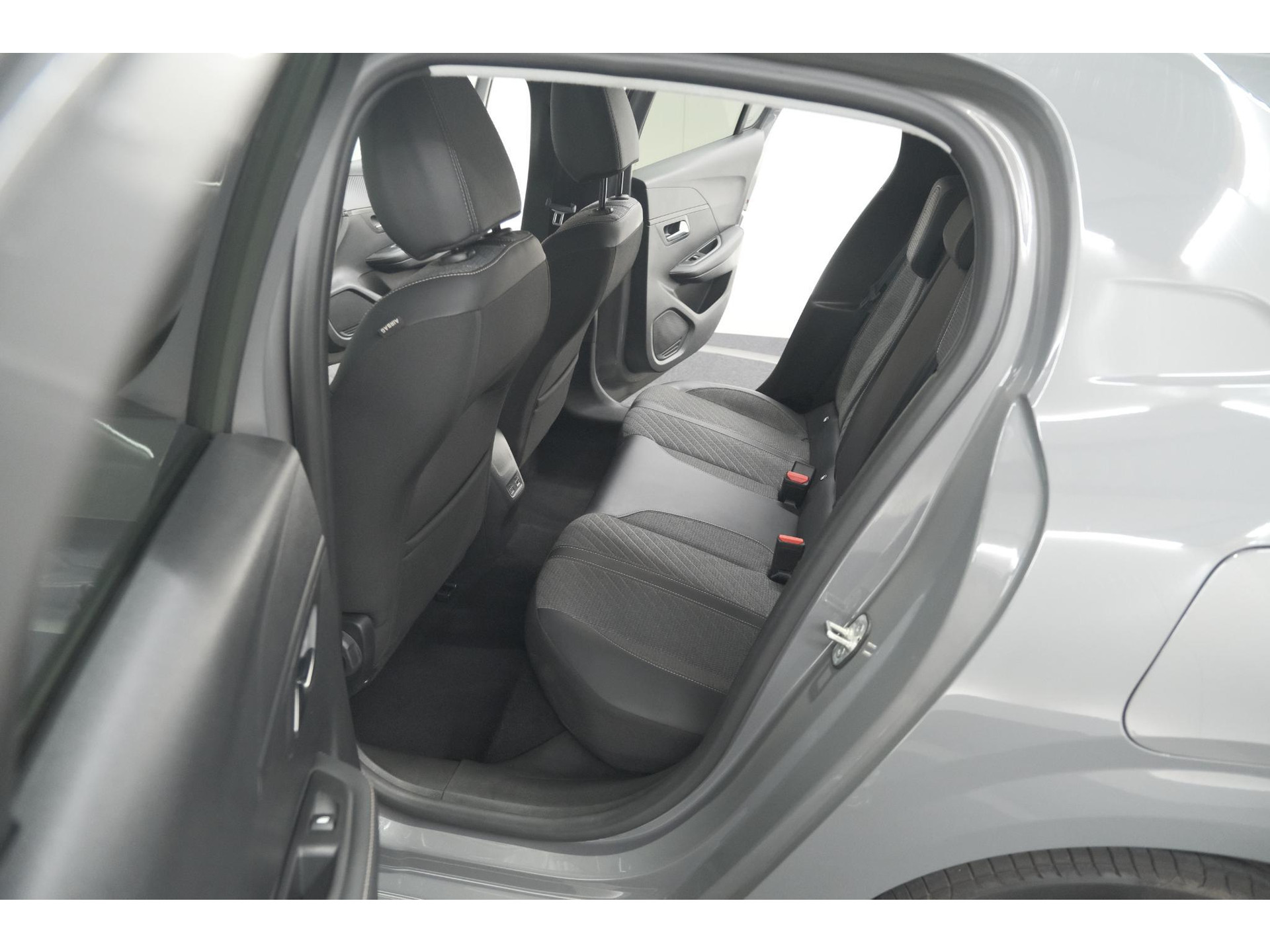 Peugeot 208 PureTech 100 Allure | Apple Carplay | Parkeersensoren | Climate Control