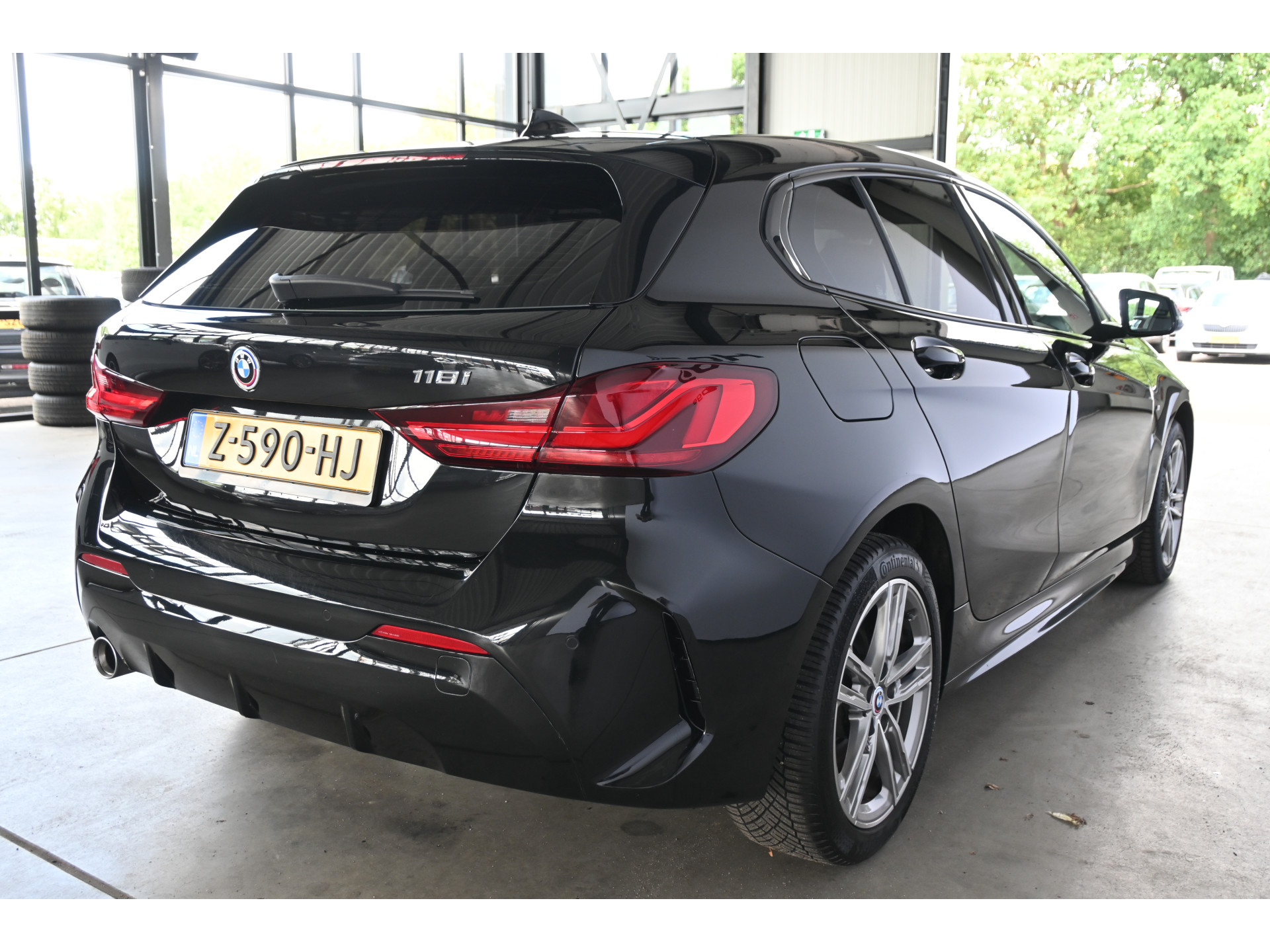BMW 1-serie 118i High Executive Aut M Sport Navigatie Carplay Dealer Onderhouden! Inruil Mogelijk!