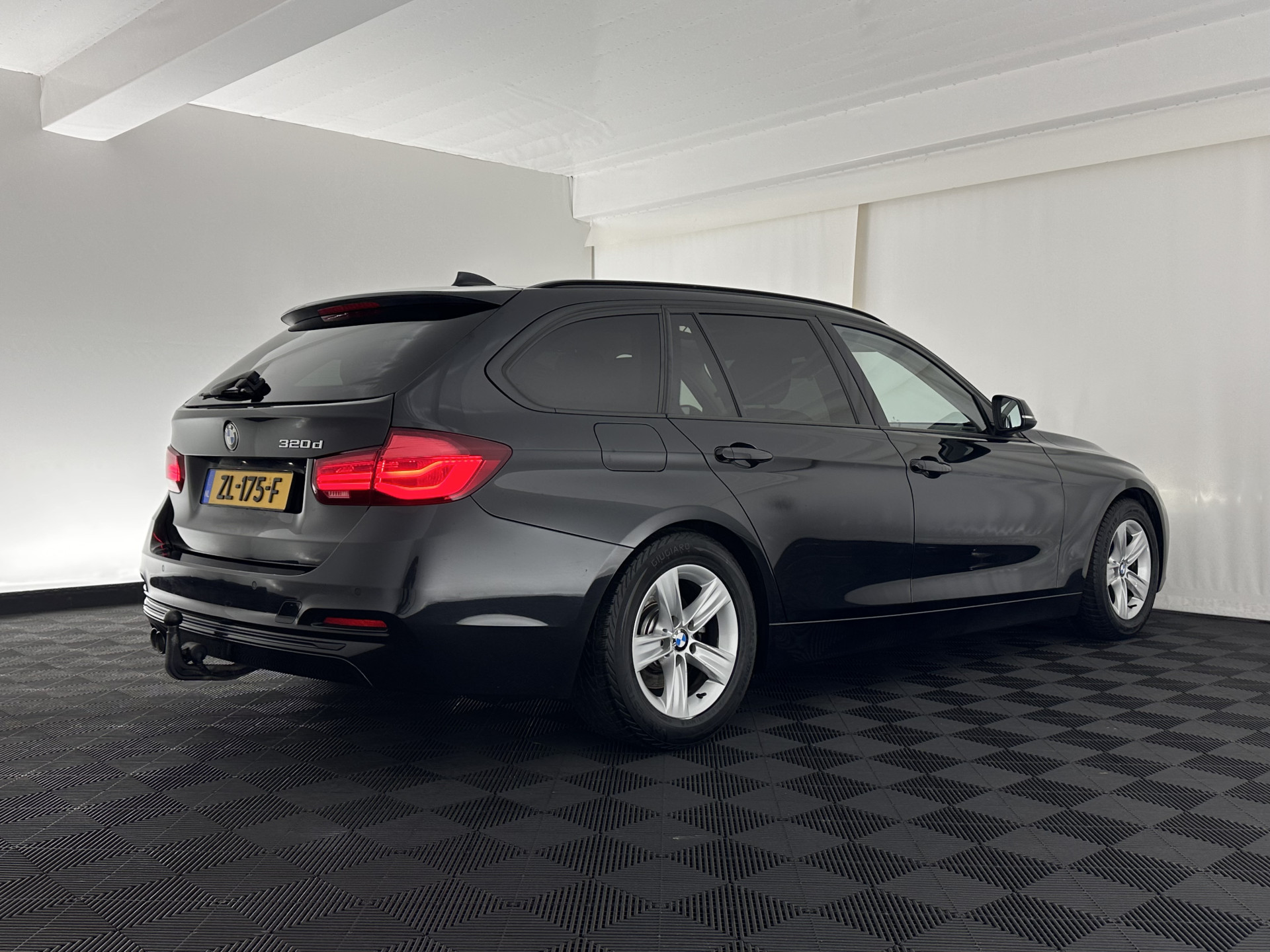 BMW 3-serie Touring 320d EDE Executive Aut. *PANO | LEATHER | FULL-LED | DIGI-COCKPIT | HEATED-SPORTSEATS | NAVI-FULLMAP | PRIVACY-GLASS | ECC | KEYLESS | LANE-ASSIST | PDC | CRUISE | TOWBAR | 18''ALU*